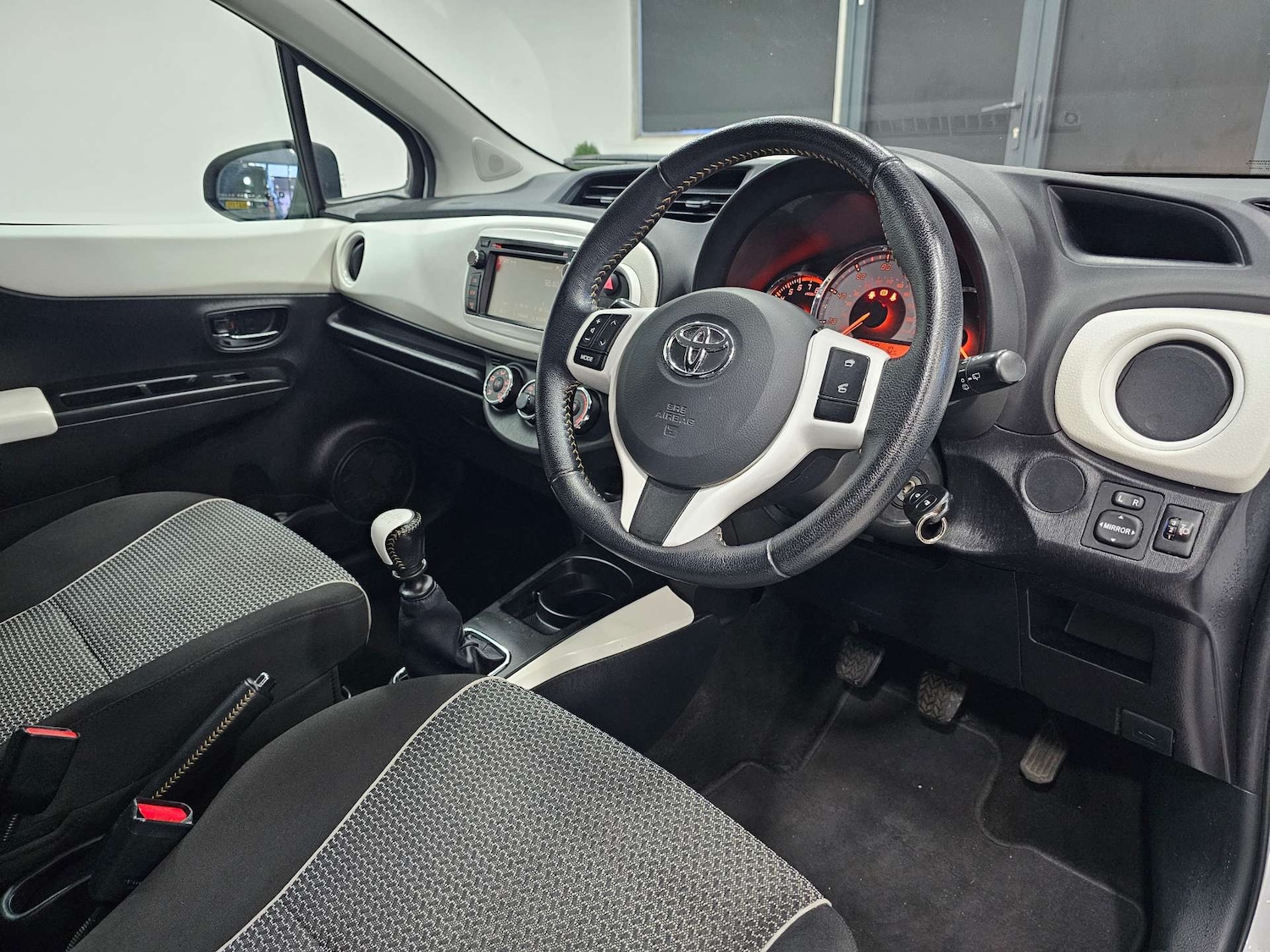 Used Toyota Yaris 2013 for sale - 76972400: Photo 5