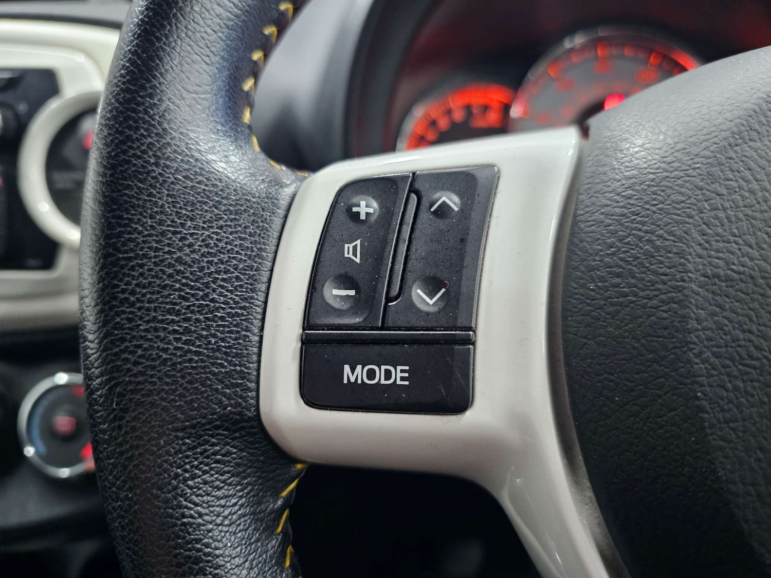 Used Toyota Yaris 2013 for sale - 76972400: Photo 54