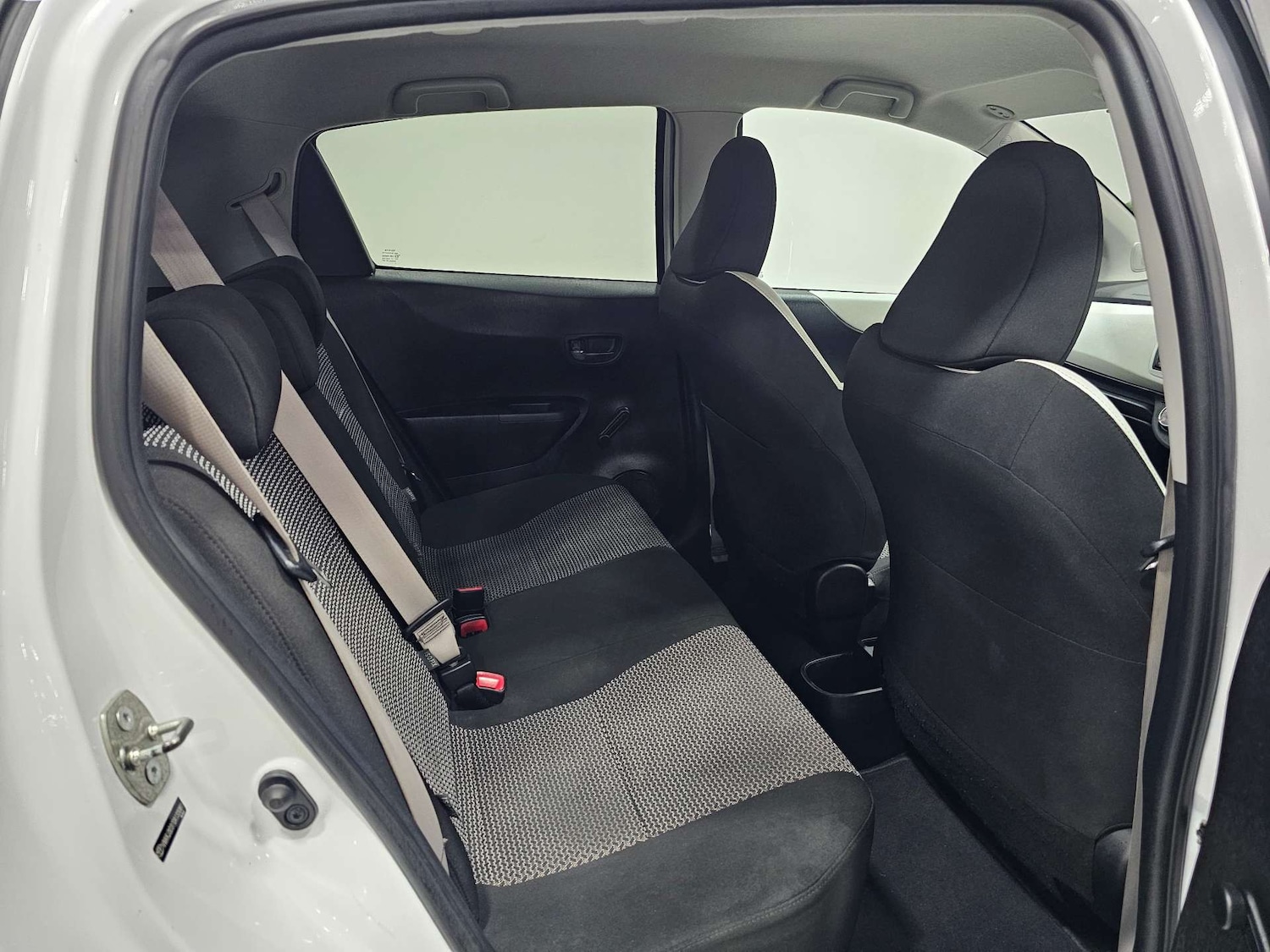 Used Toyota Yaris 2013 for sale - 76972400: Photo 67