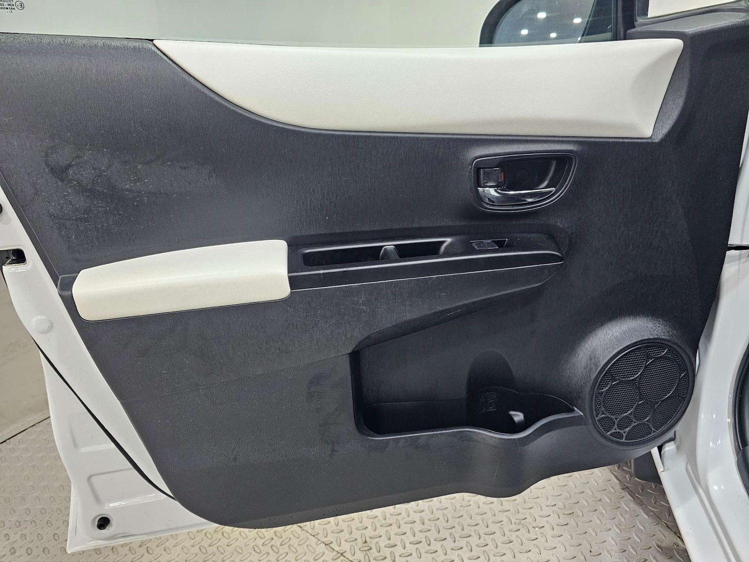 Used Toyota Yaris 2013 for sale - 76972400: Photo 74