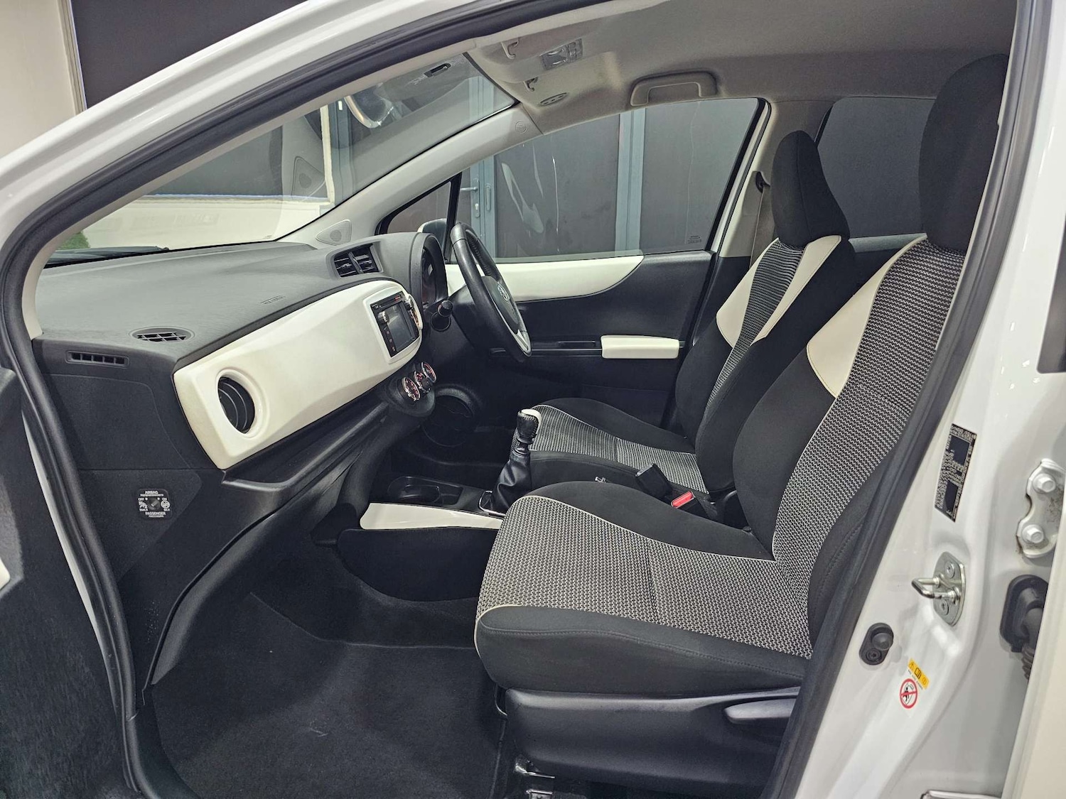 Used Toyota Yaris 2013 for sale - 76972400: Photo 77