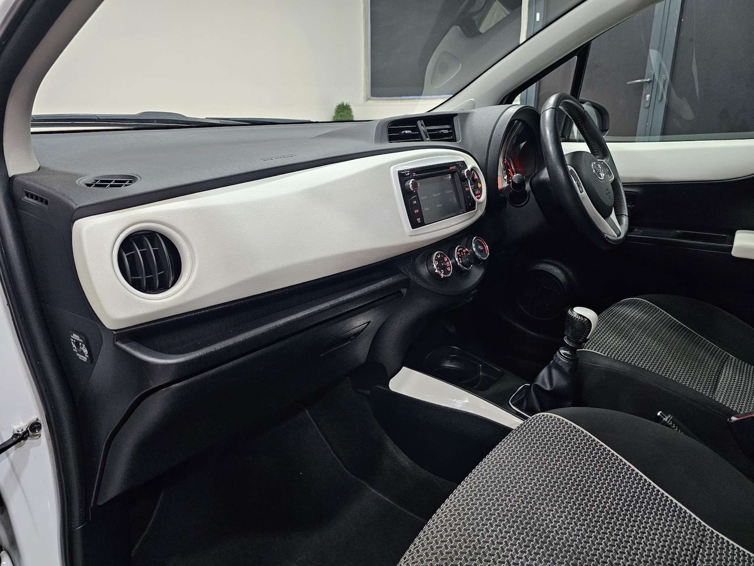 Used Toyota Yaris 2013 for sale - 76972400: Photo 78