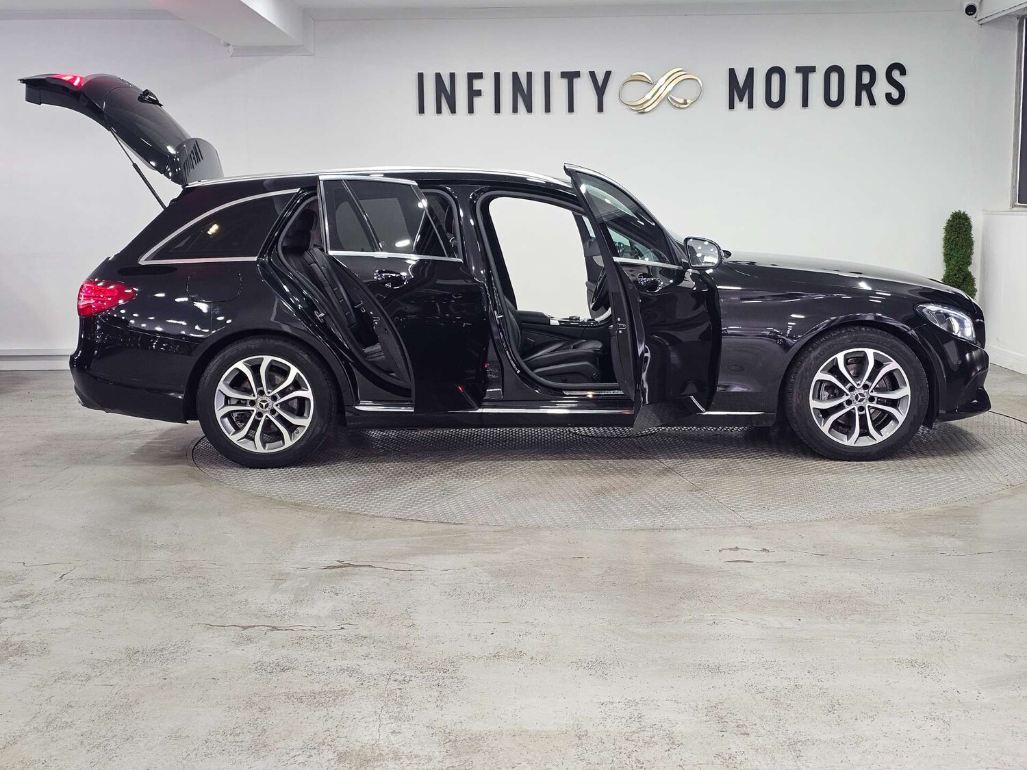 Used Mercedes-Benz C Class 2018 for sale - 77086074: Photo 42