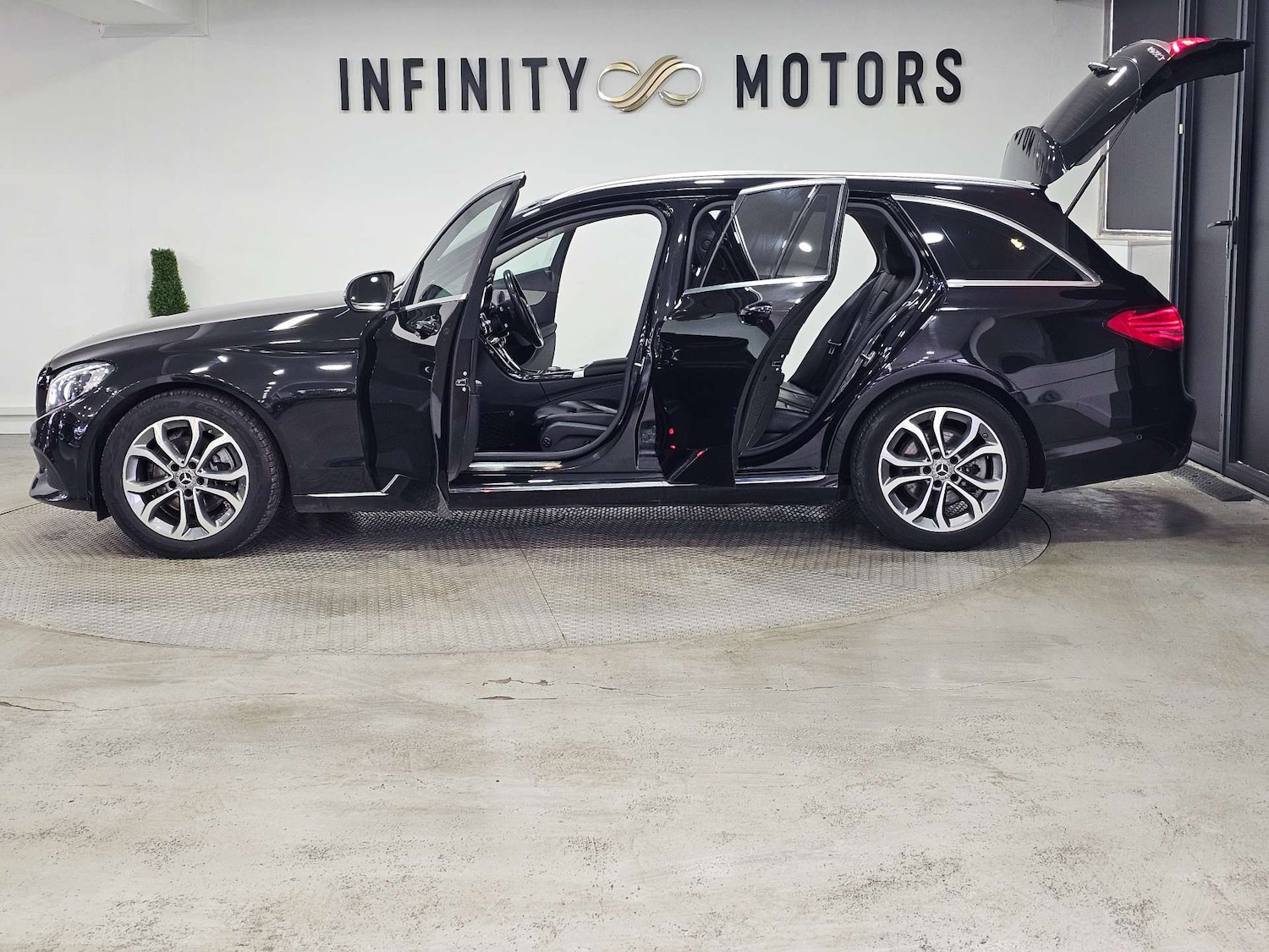 Used Mercedes-Benz C Class 2018 for sale - 77086074: Photo 46