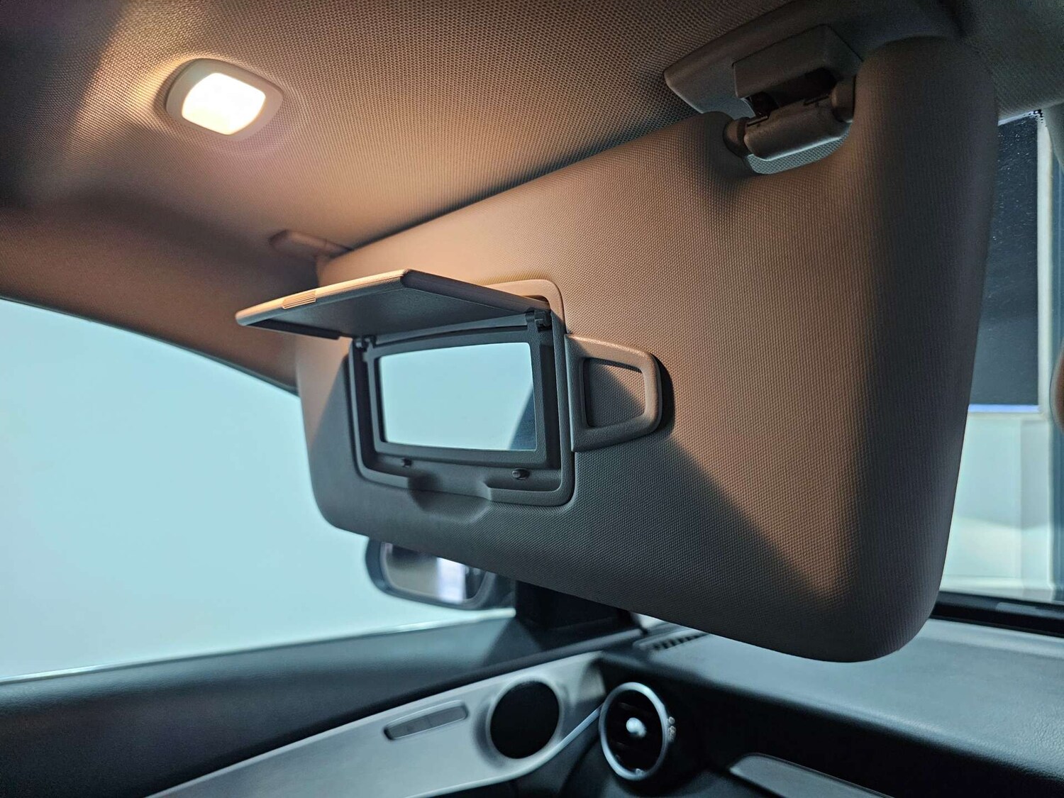 Used Mercedes-Benz C Class 2018 for sale - 77086074: Photo 76