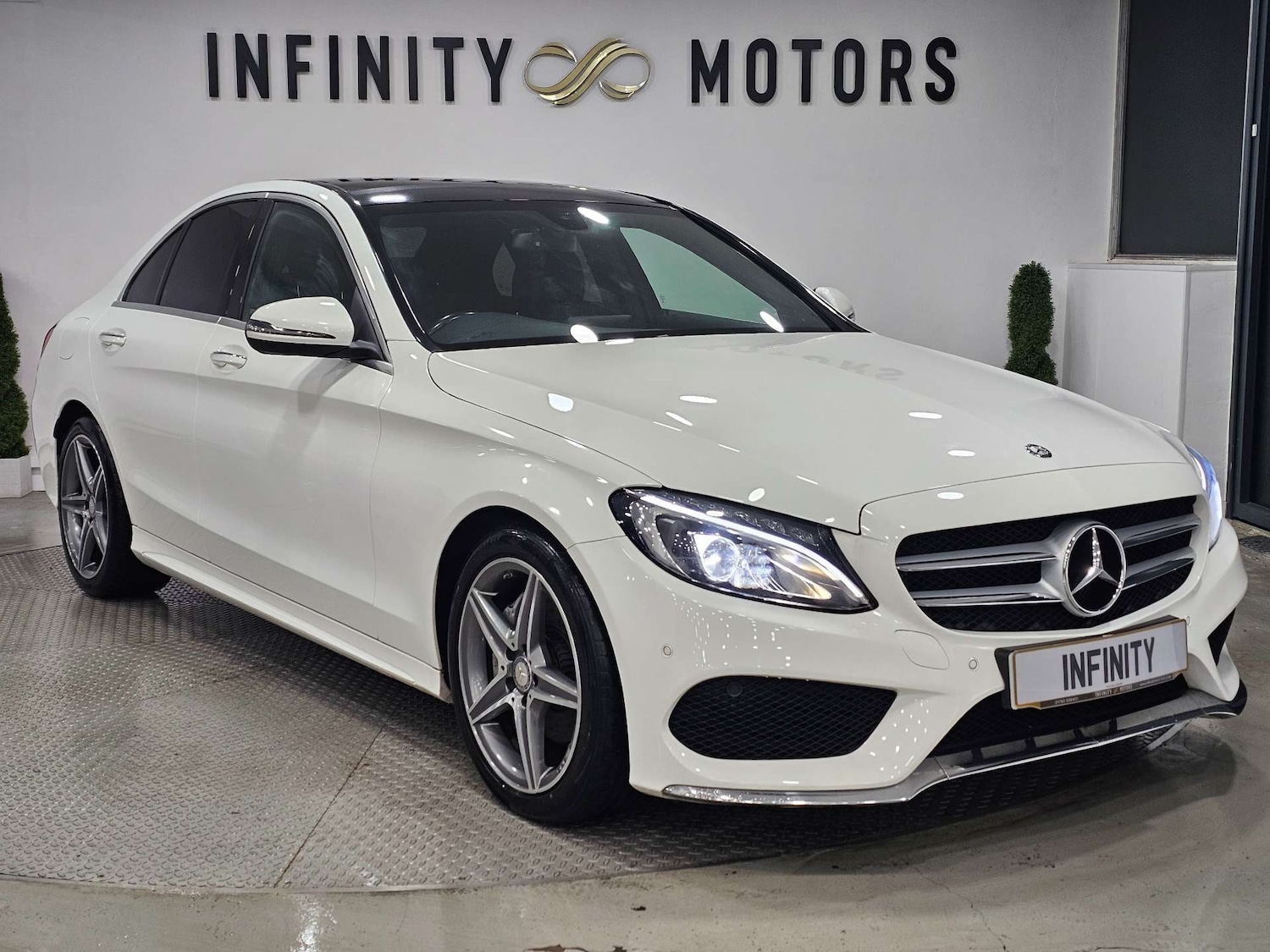Used Mercedes-Benz C Class 2015 for sale - 76972392: Photo 1