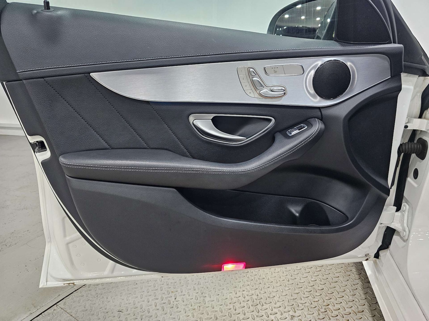 Used Mercedes-Benz C Class 2015 for sale - 76972392: Photo 97