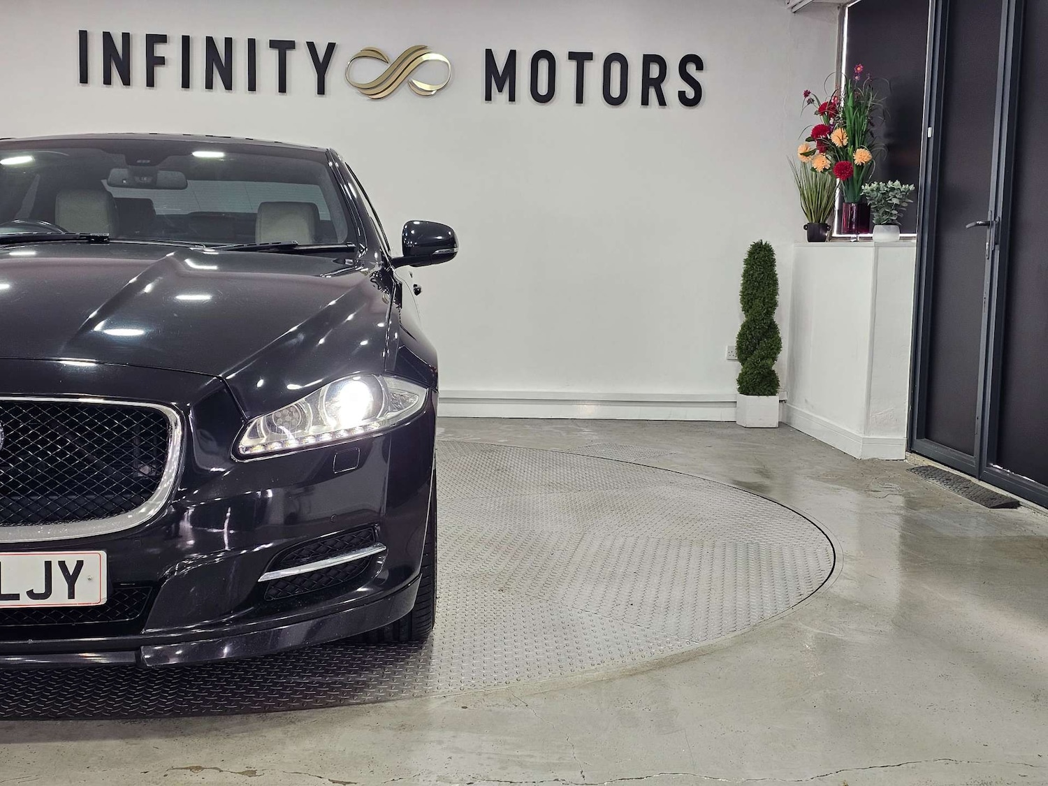 Used Jaguar XJ 2013 for sale - 76972354: Photo 11