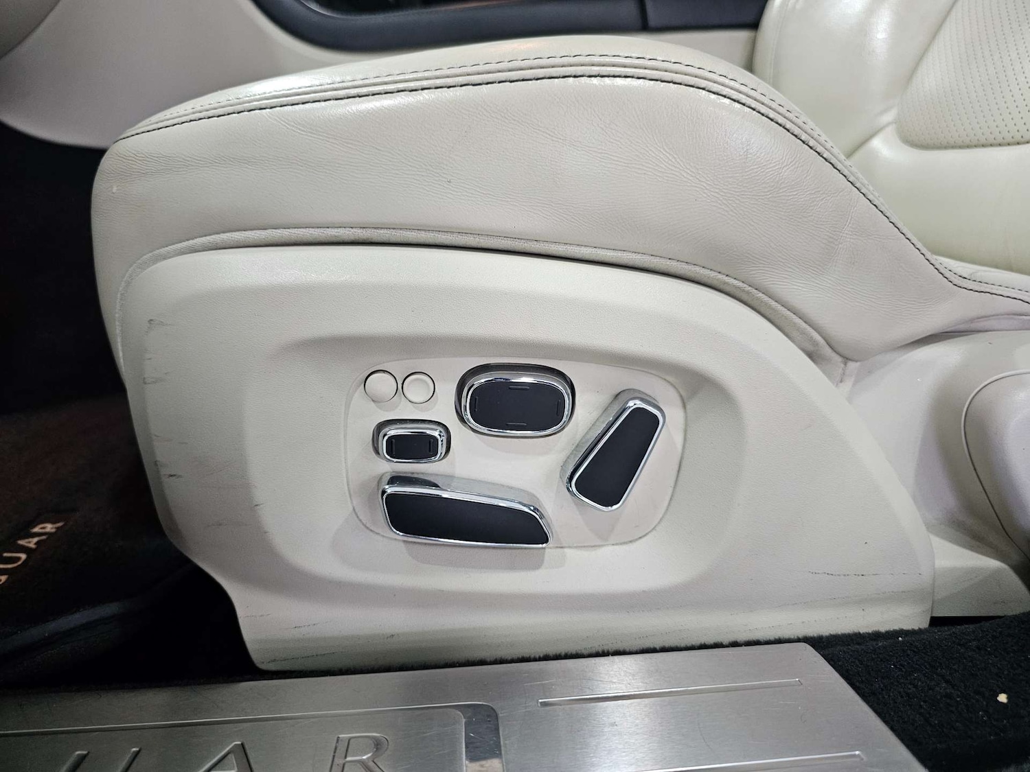 Used Jaguar XJ 2013 for sale - 76972354: Photo 13