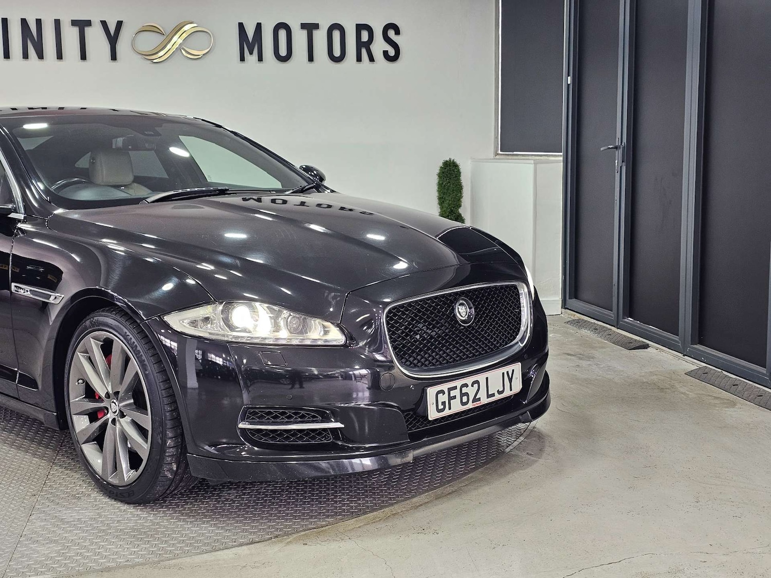 Used Jaguar XJ 2013 for sale - 76972354: Photo 14