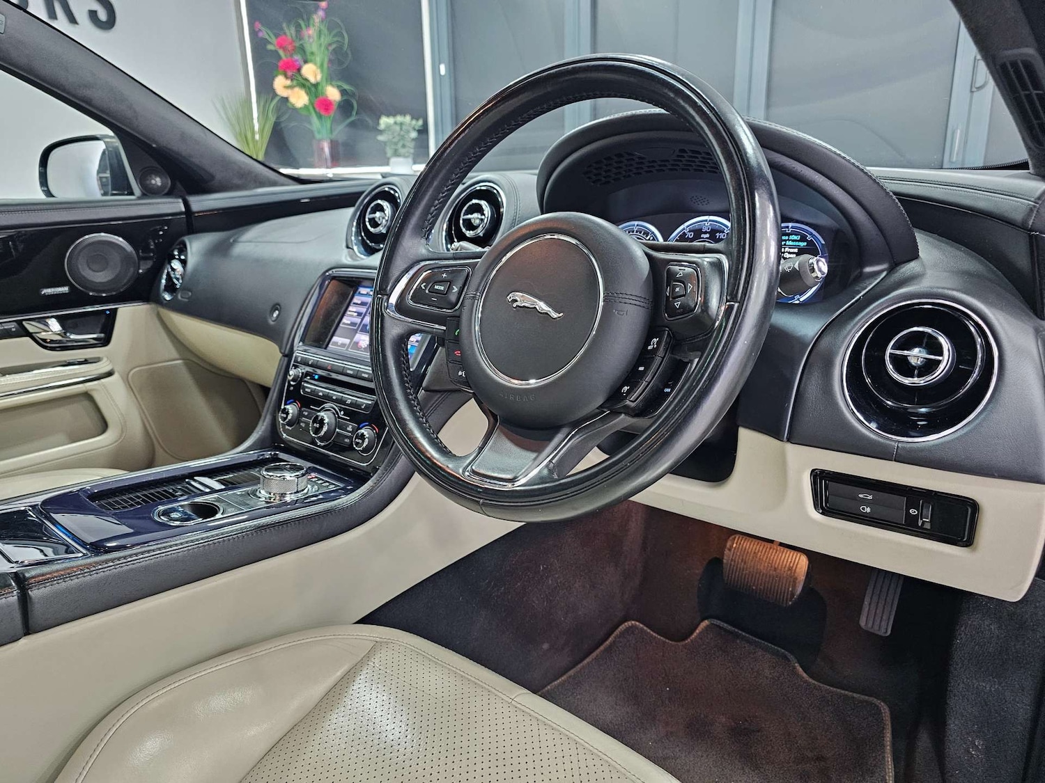 Used Jaguar XJ 2013 for sale - 76972354: Photo 15