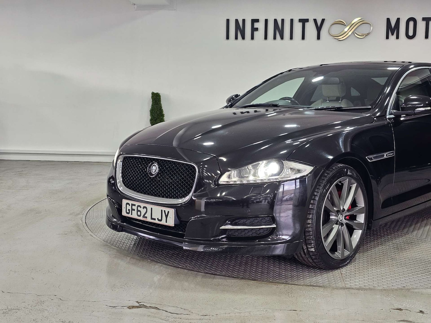 Used Jaguar XJ 2013 for sale - 76972354: Photo 17