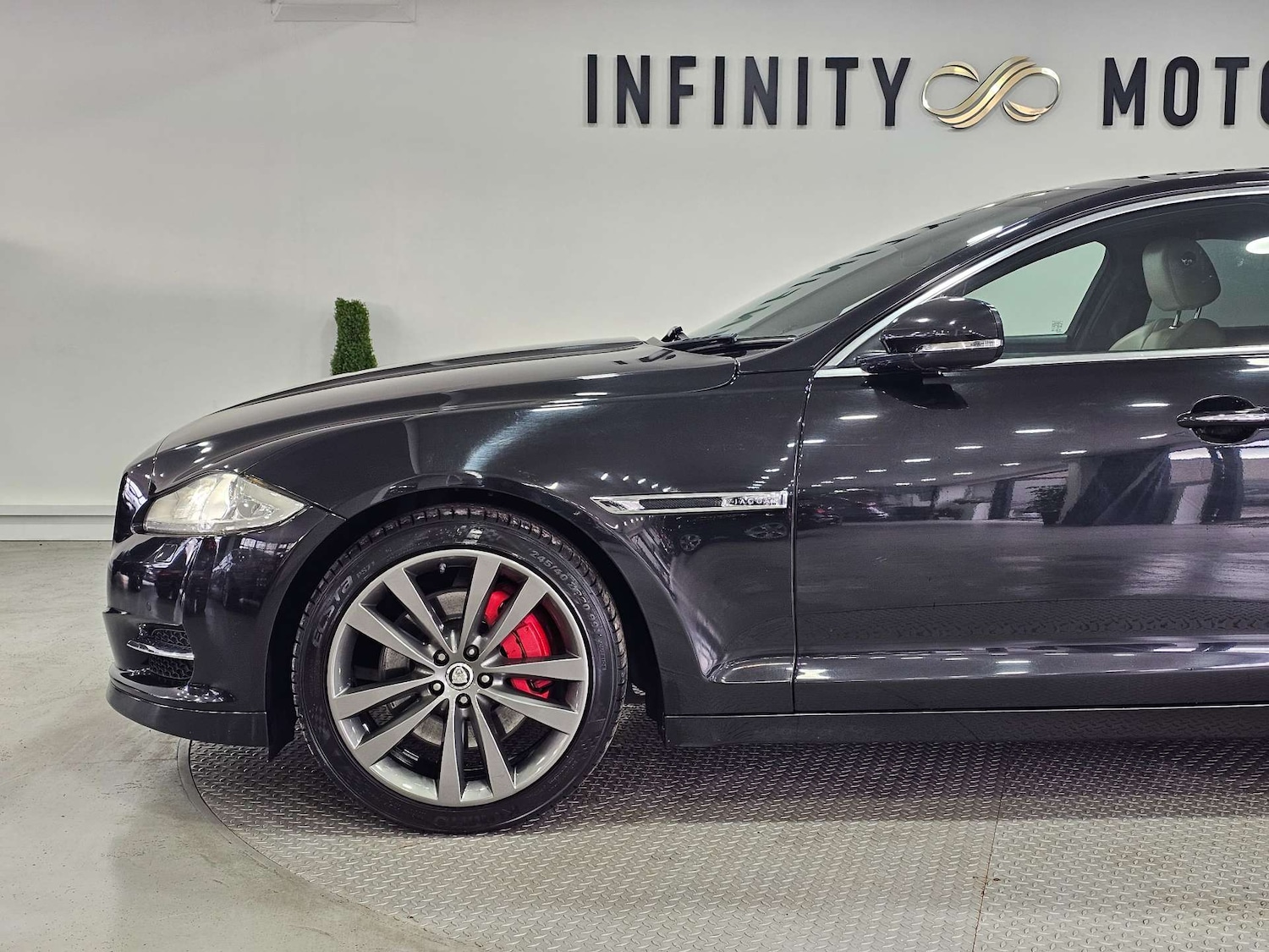 Used Jaguar XJ 2013 for sale - 76972354: Photo 22