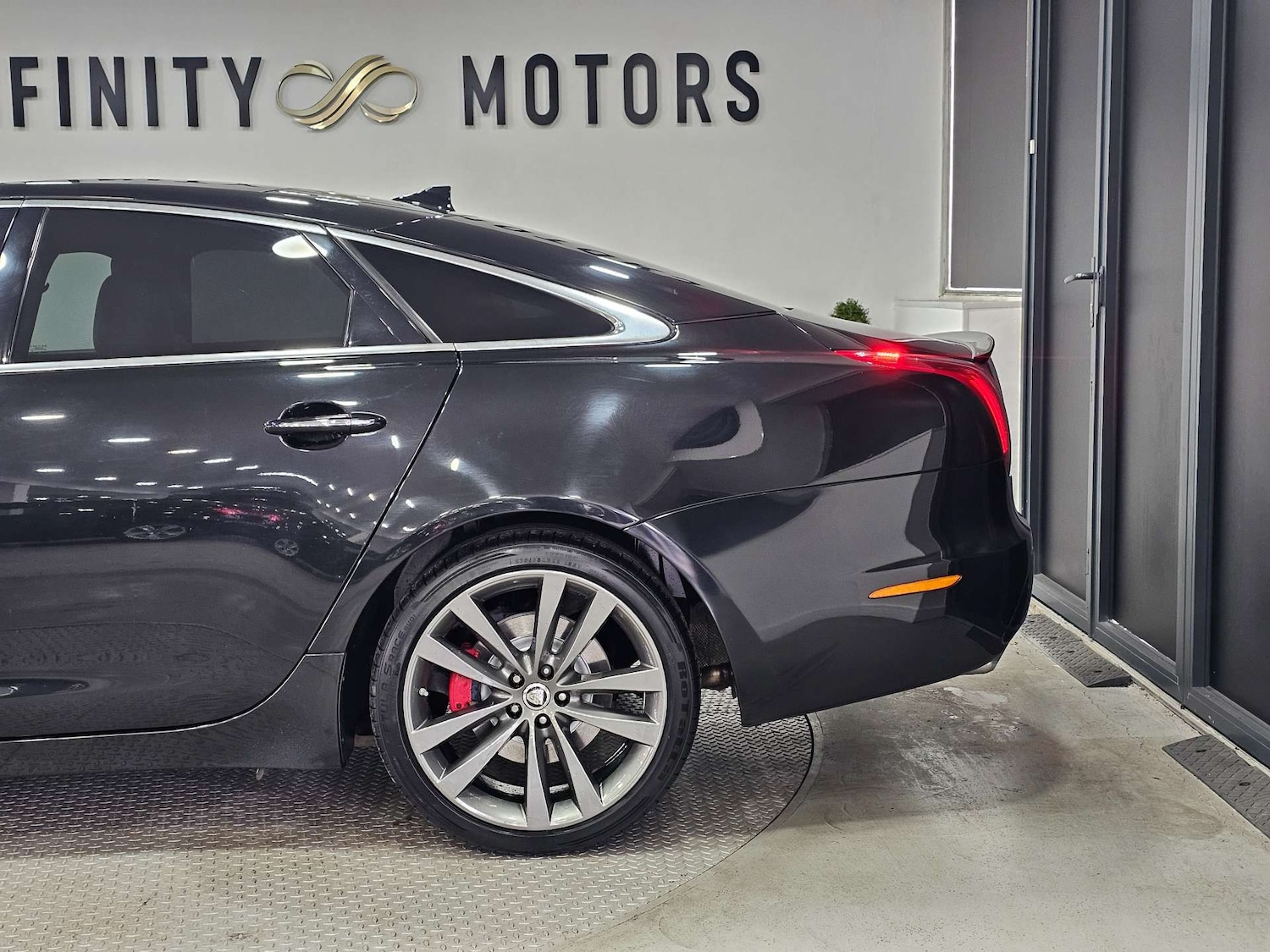 Used Jaguar XJ 2013 for sale - 76972354: Photo 23