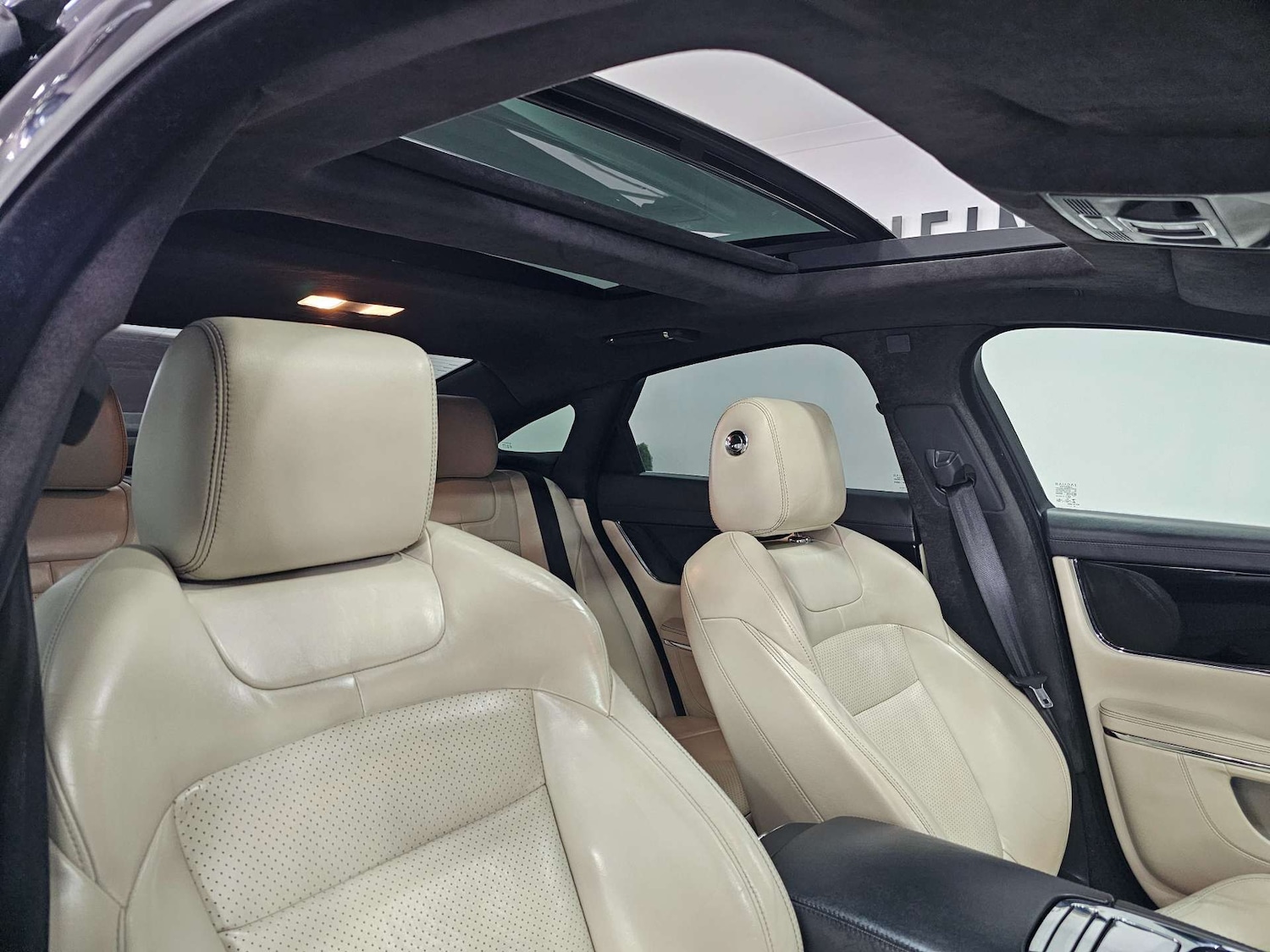 Used Jaguar XJ 2013 for sale - 76972354: Photo 3