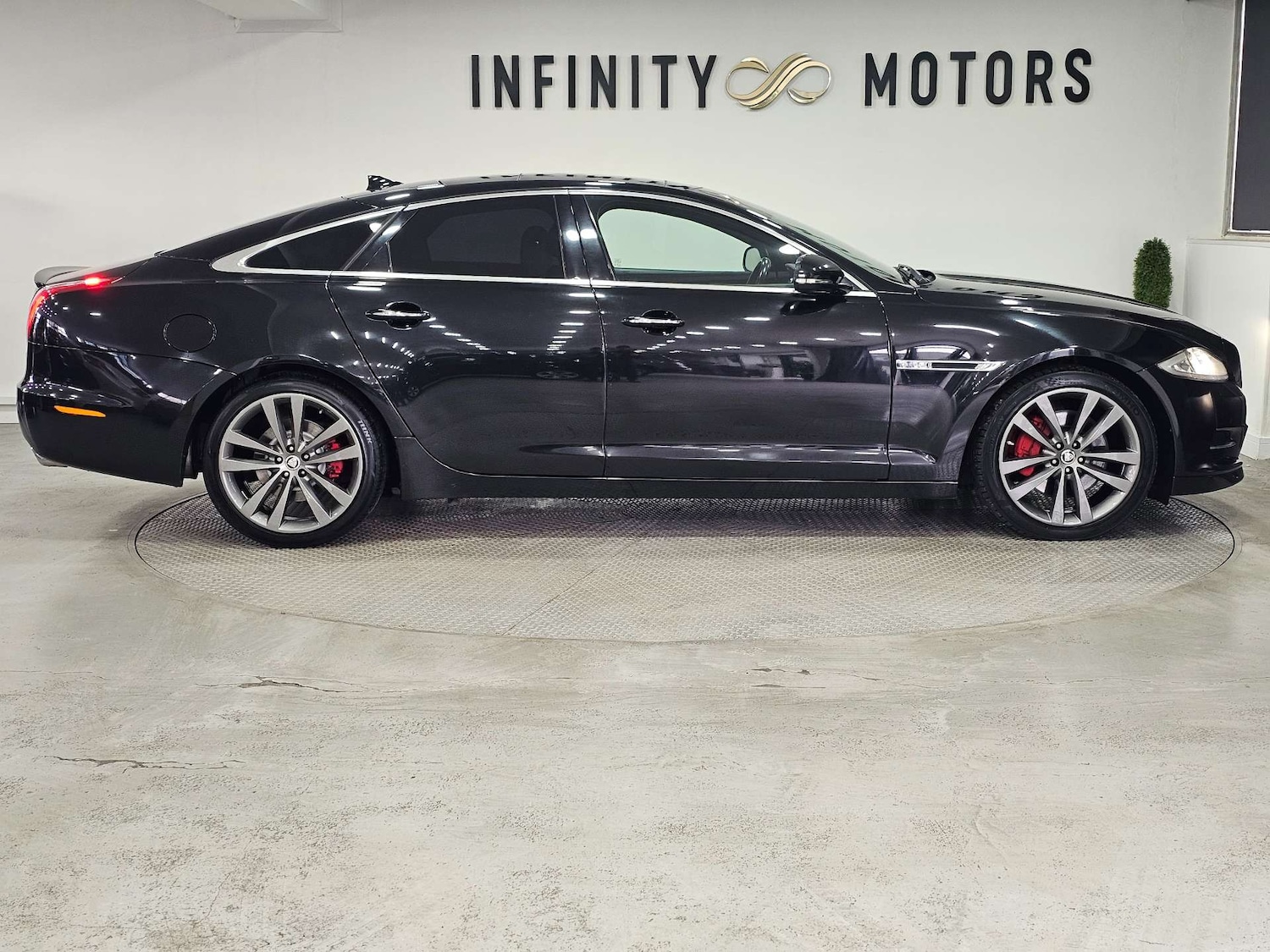 Used Jaguar XJ 2013 for sale - 76972354: Photo 31