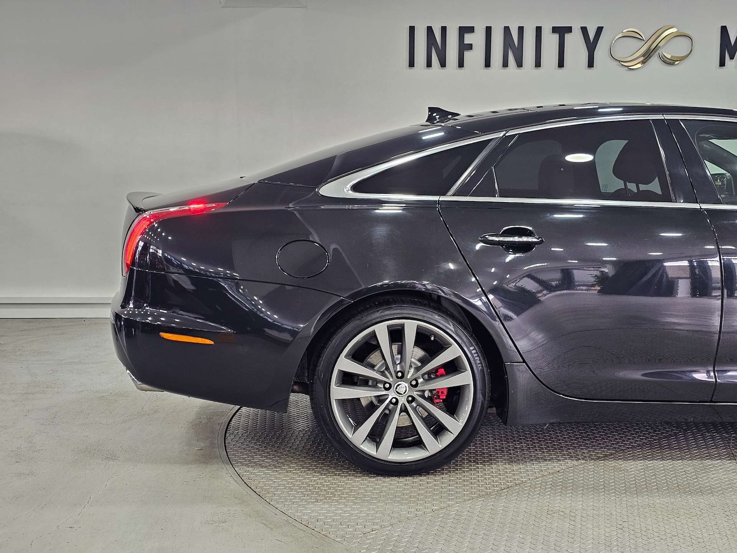 Used Jaguar XJ 2013 for sale - 76972354: Photo 32