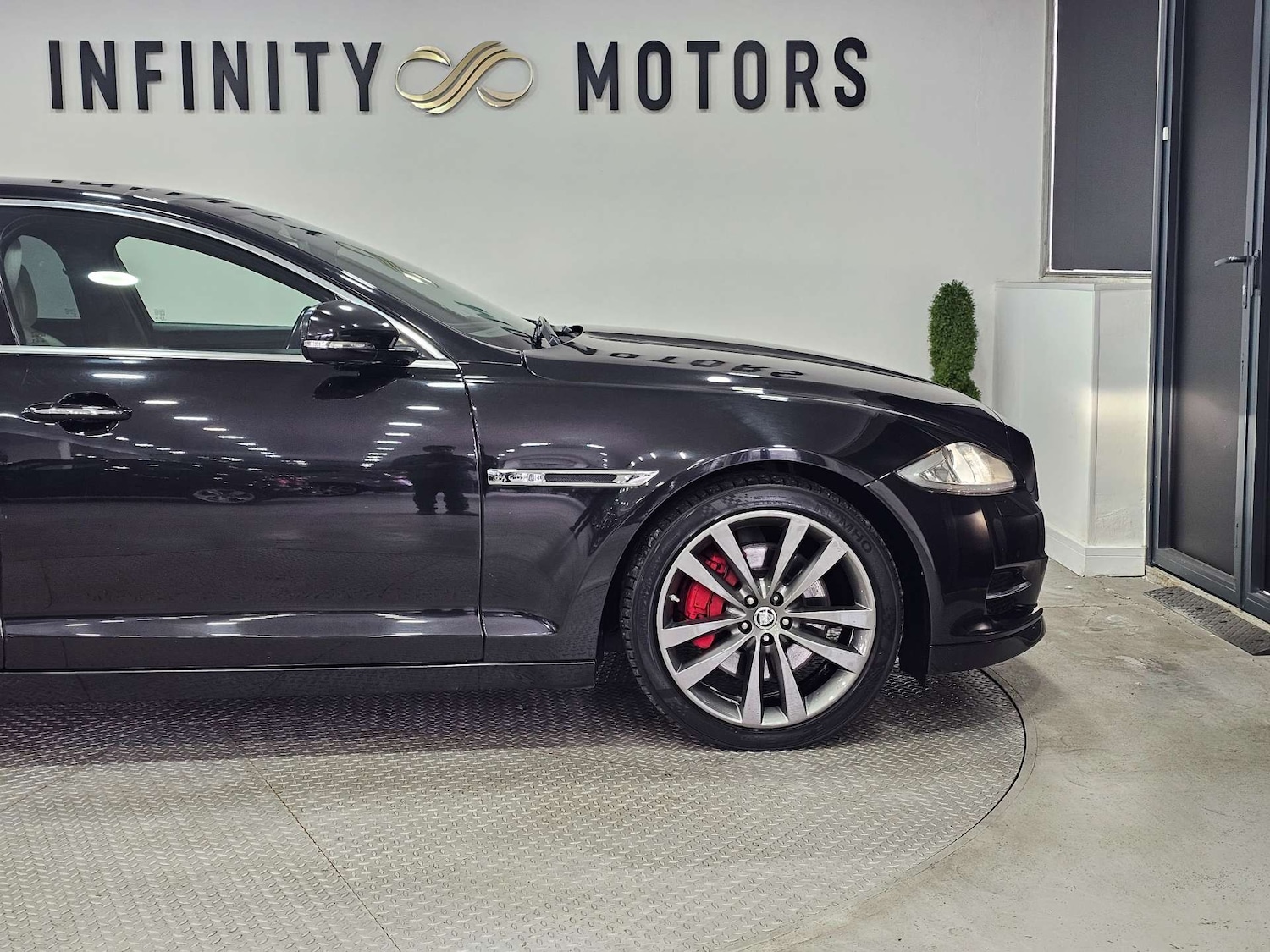 Used Jaguar XJ 2013 for sale - 76972354: Photo 33