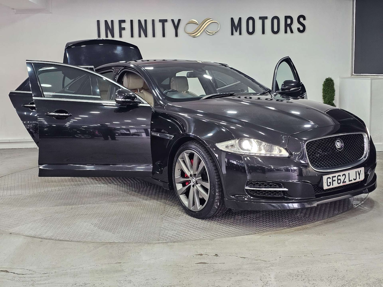 Used Jaguar XJ 2013 for sale - 76972354: Photo 39