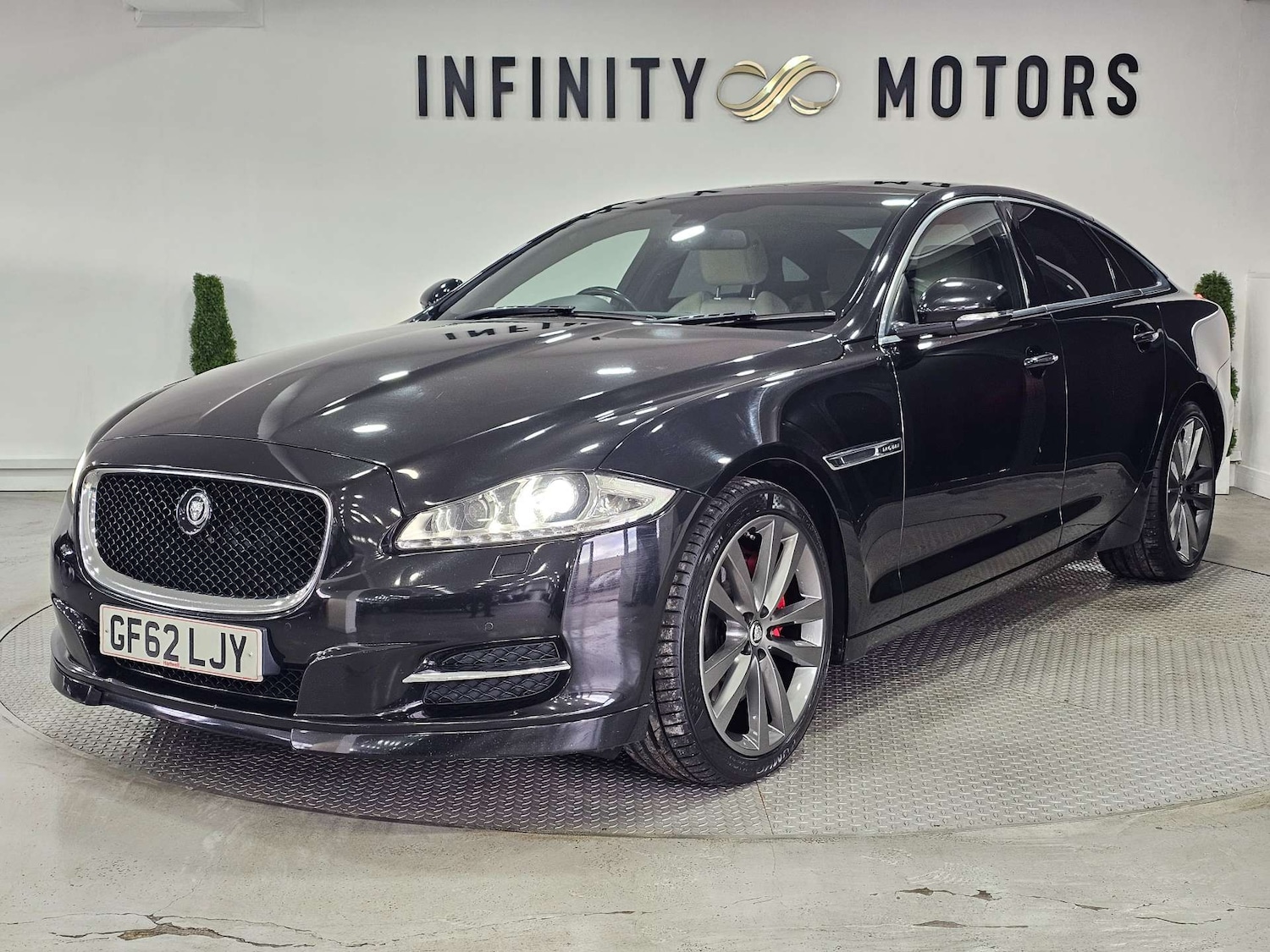 Used Jaguar XJ 2013 for sale - 76972354: Photo 4
