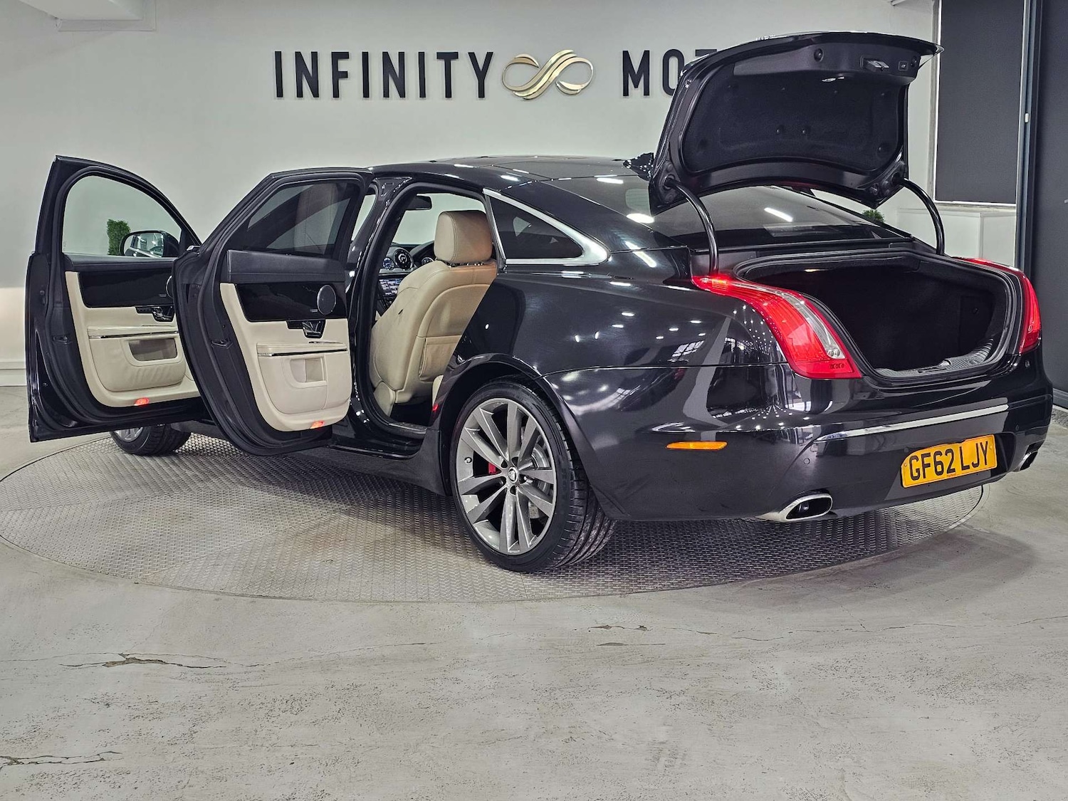 Used Jaguar XJ 2013 for sale - 76972354: Photo 42