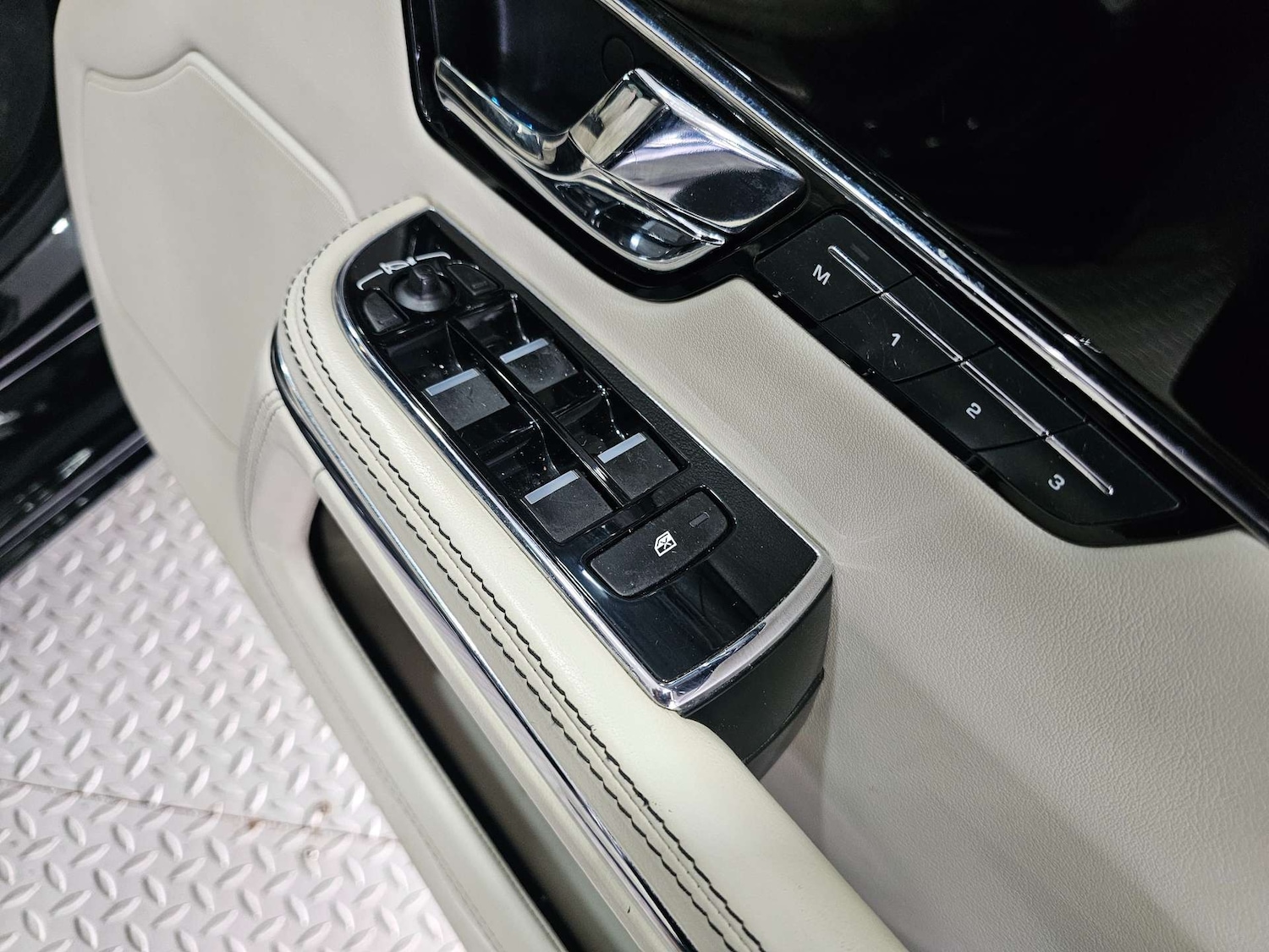 Used Jaguar XJ 2013 for sale - 76972354: Photo 45