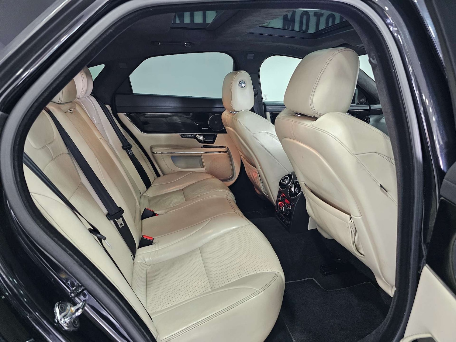 Used Jaguar XJ 2013 for sale - 76972354: Photo 58