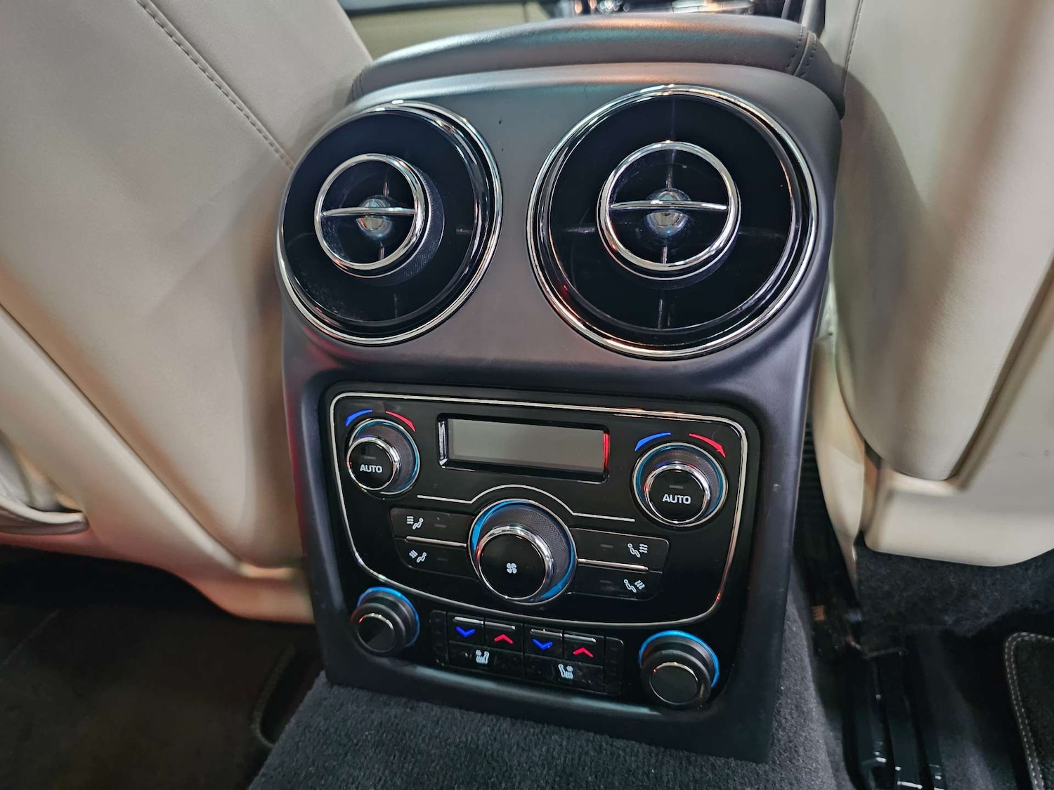 Used Jaguar XJ 2013 for sale - 76972354: Photo 63