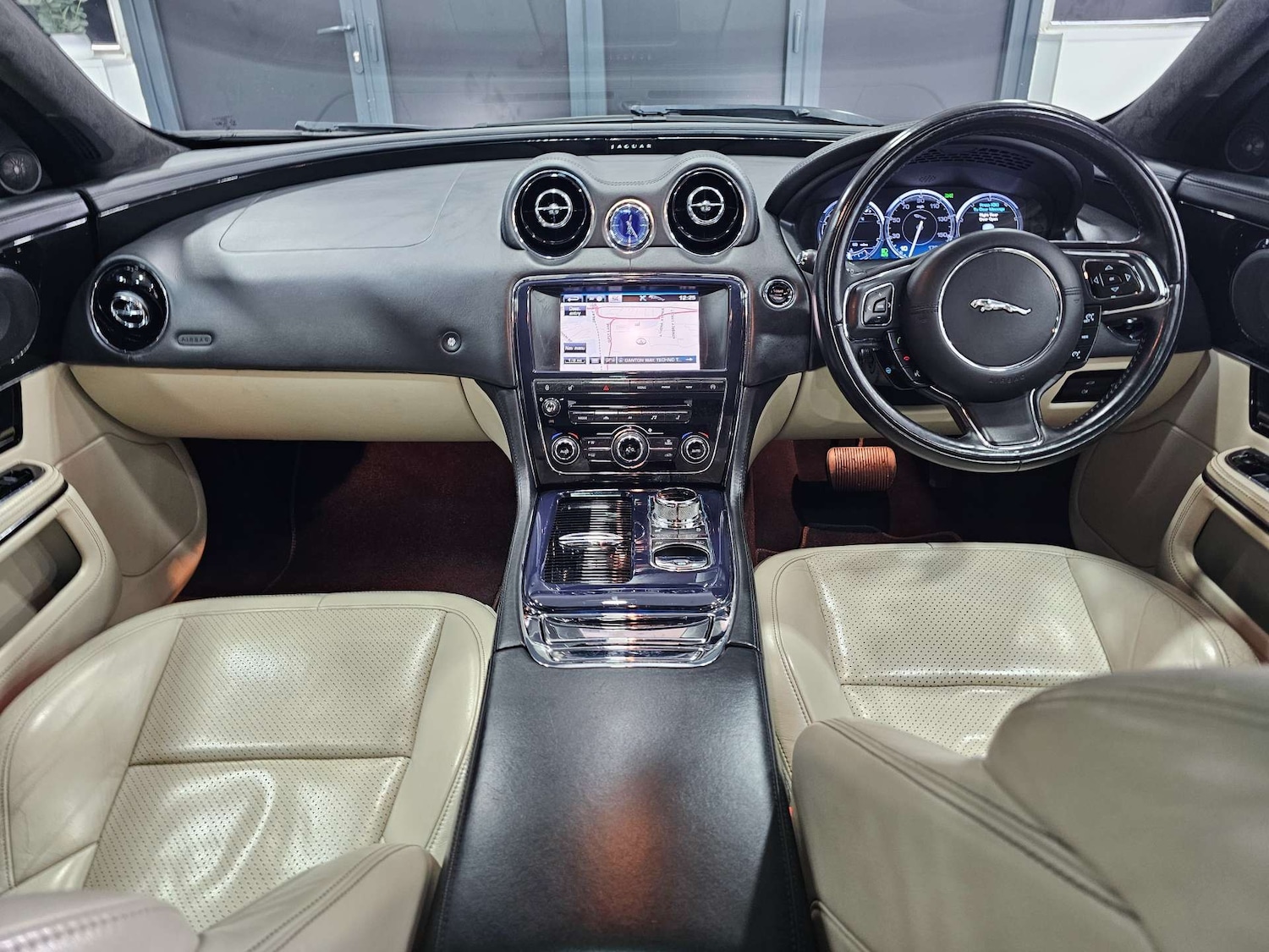 Used Jaguar XJ 2013 for sale - 76972354: Photo 64