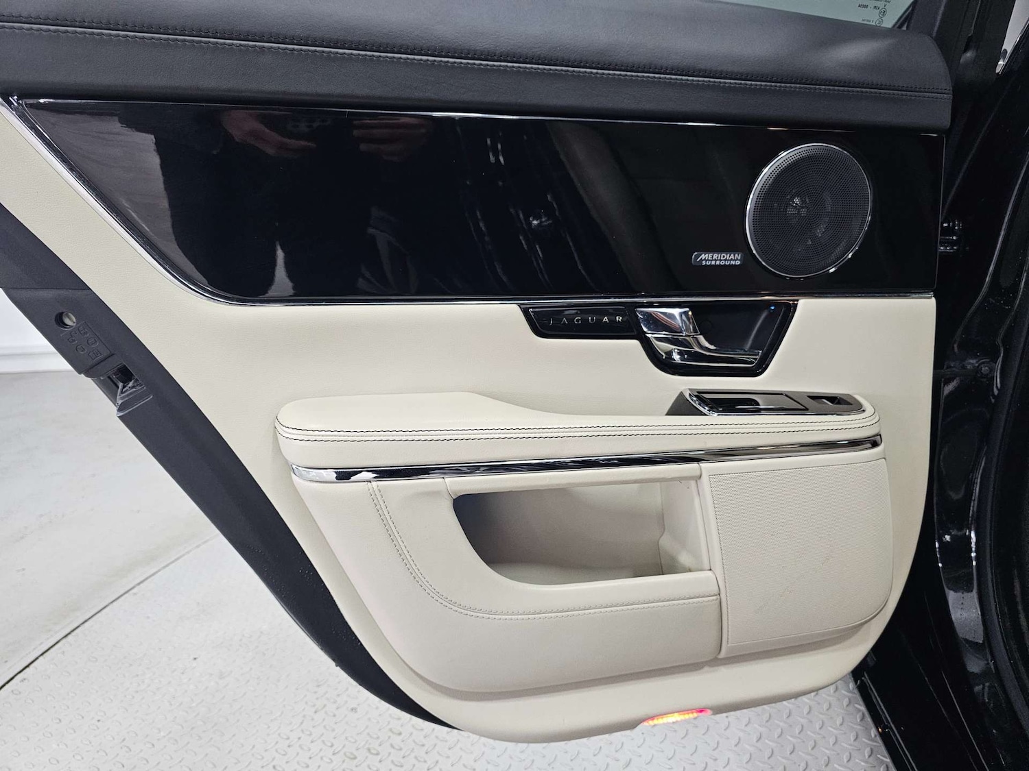 Used Jaguar XJ 2013 for sale - 76972354: Photo 65