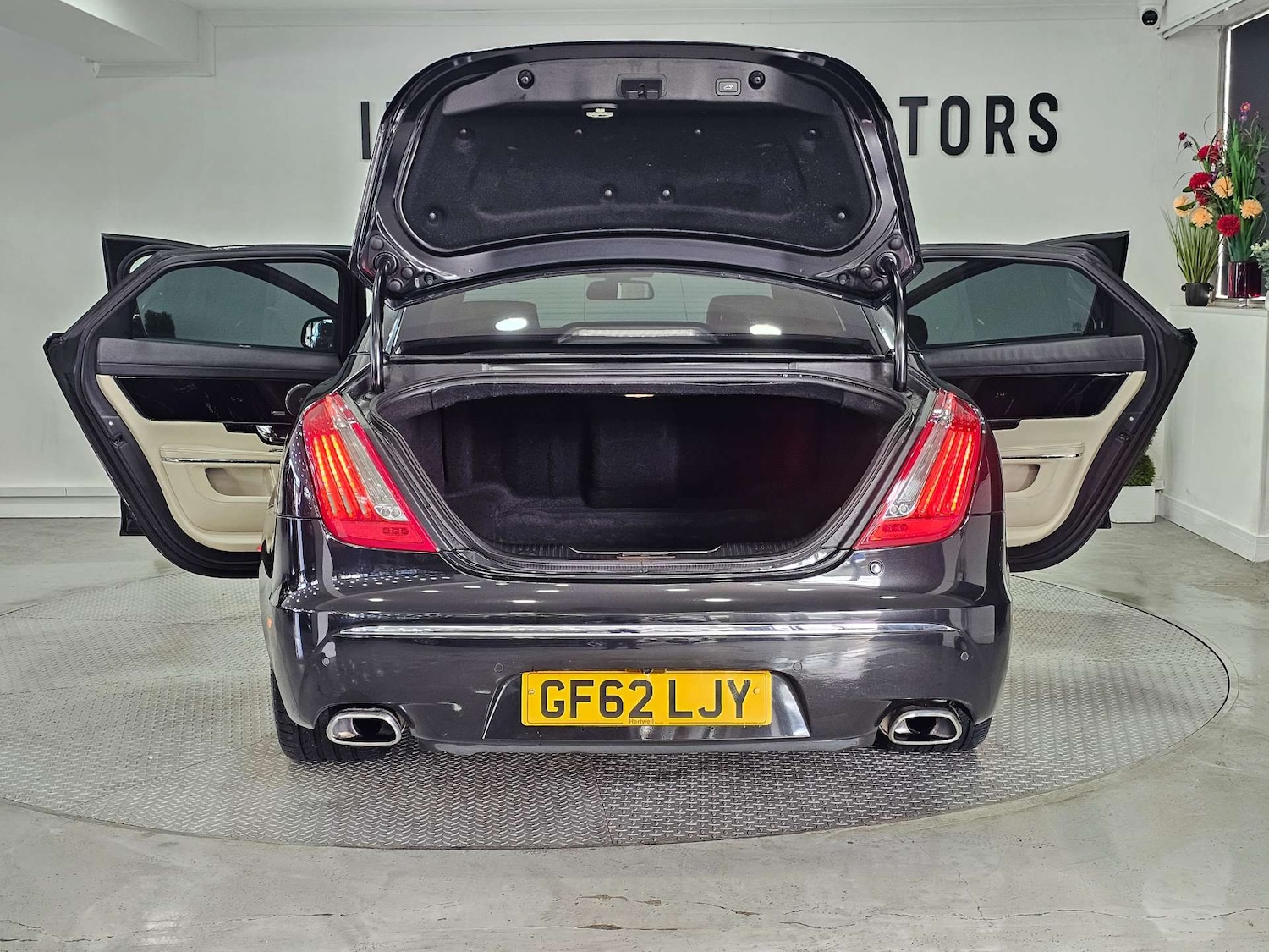 Used Jaguar XJ 2013 for sale - 76972354: Photo 68