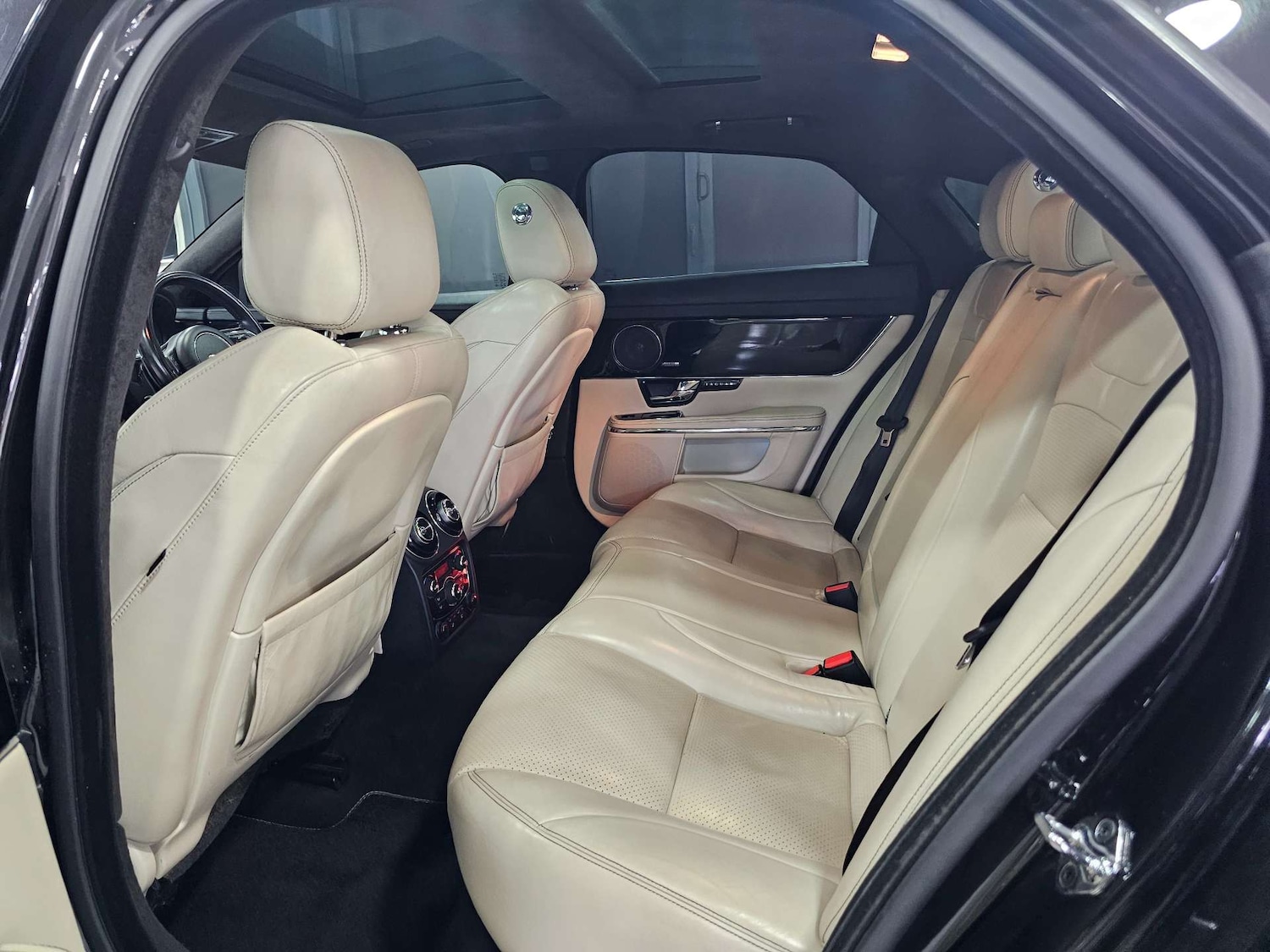 Used Jaguar XJ 2013 for sale - 76972354: Photo 69