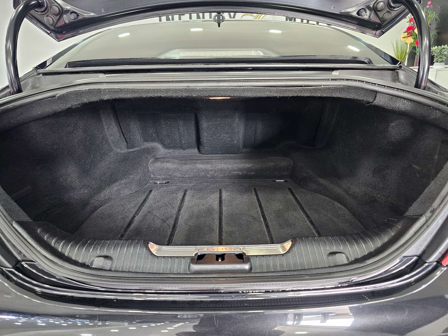 Used Jaguar XJ 2013 for sale - 76972354: Photo 70