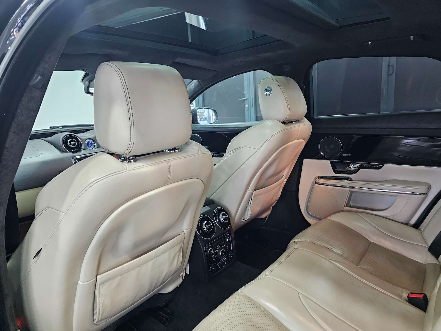 Used Jaguar XJ 2013 for sale - 76972354: Photo 71