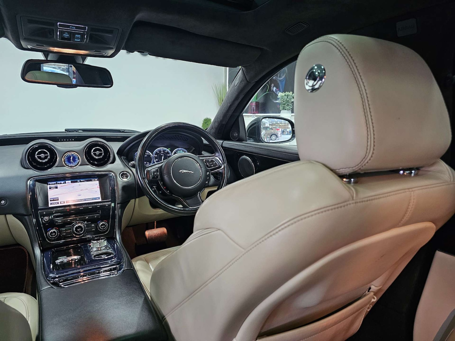 Used Jaguar XJ 2013 for sale - 76972354: Photo 72