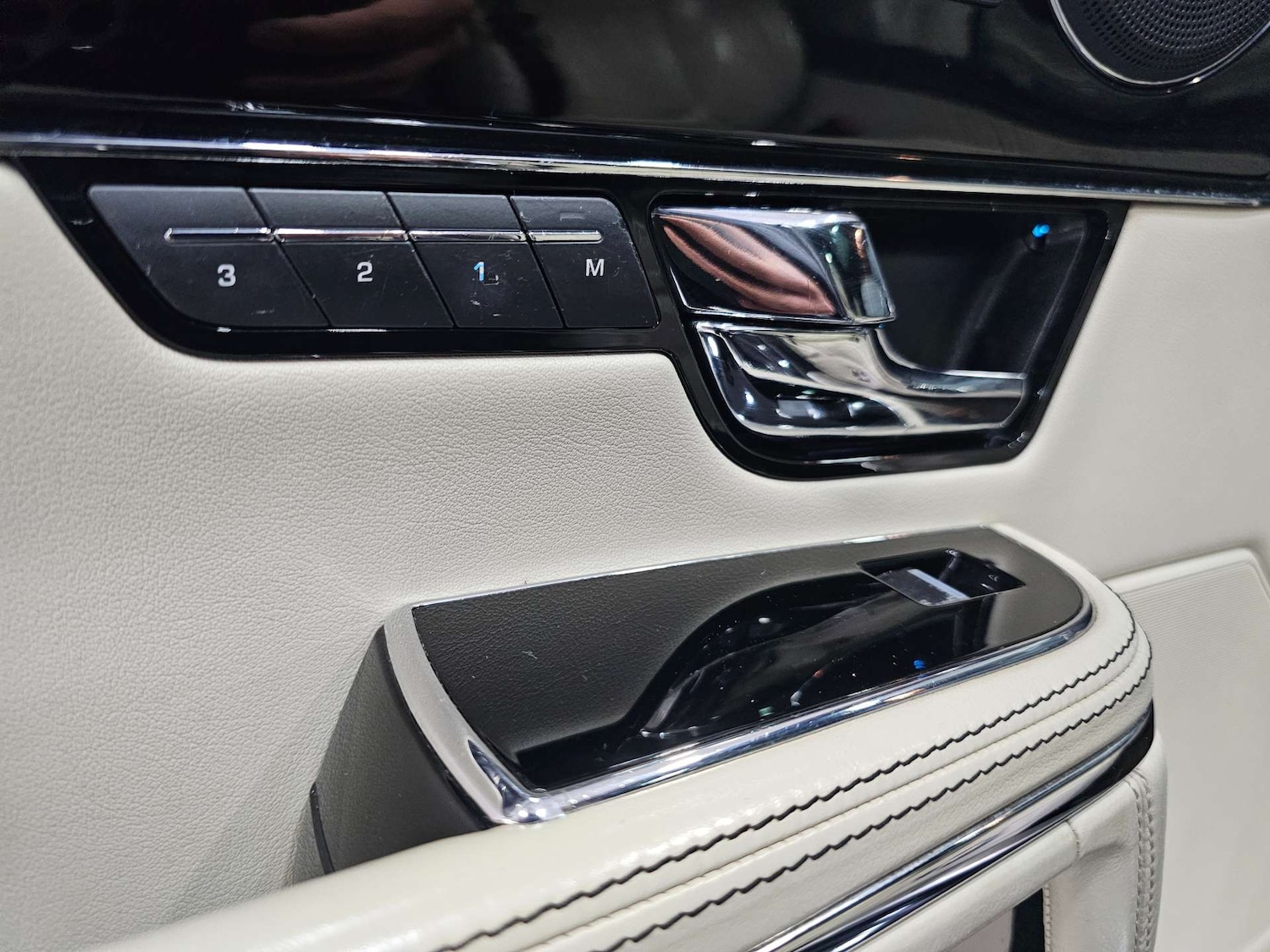 Used Jaguar XJ 2013 for sale - 76972354: Photo 73