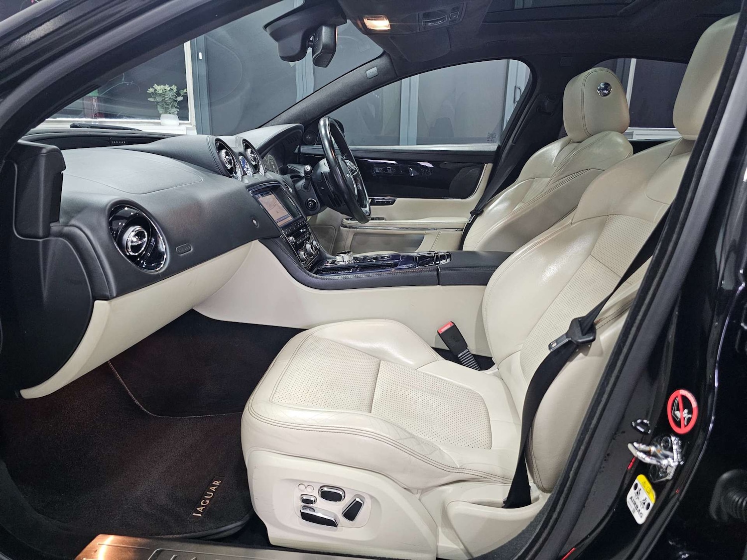 Used Jaguar XJ 2013 for sale - 76972354: Photo 76