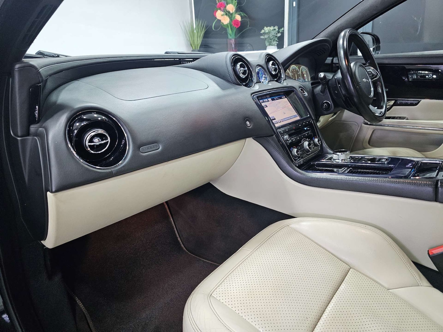 Used Jaguar XJ 2013 for sale - 76972354: Photo 77