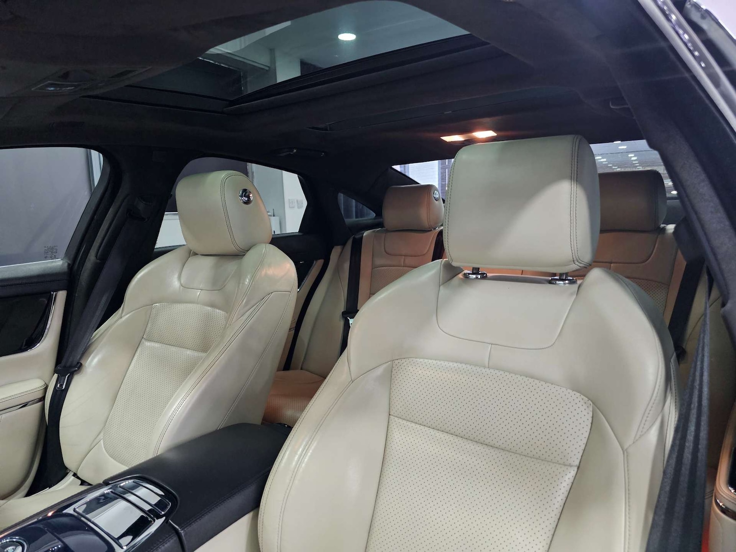 Used Jaguar XJ 2013 for sale - 76972354: Photo 78