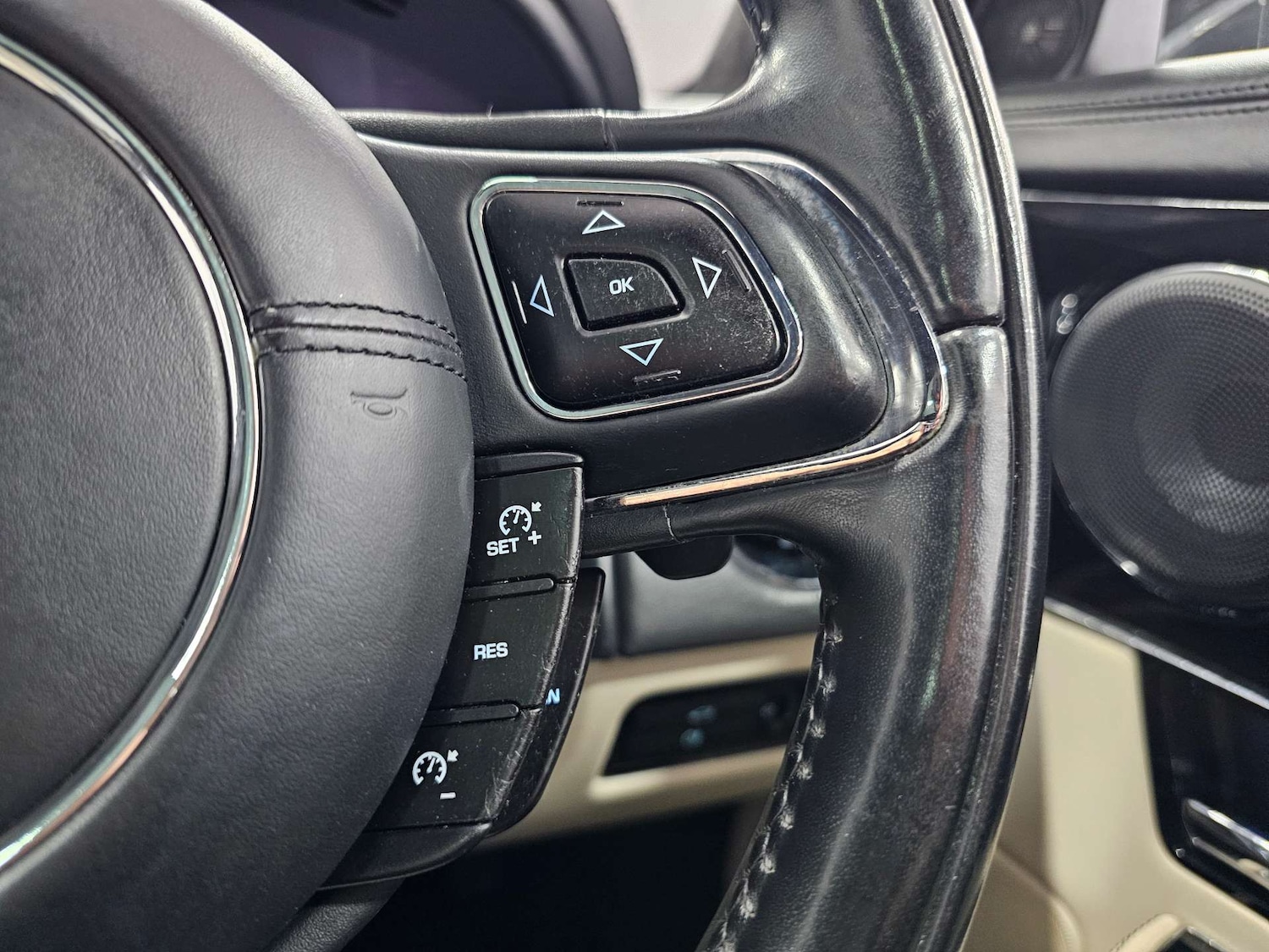 Used Jaguar XJ 2013 for sale - 76972354: Photo 86