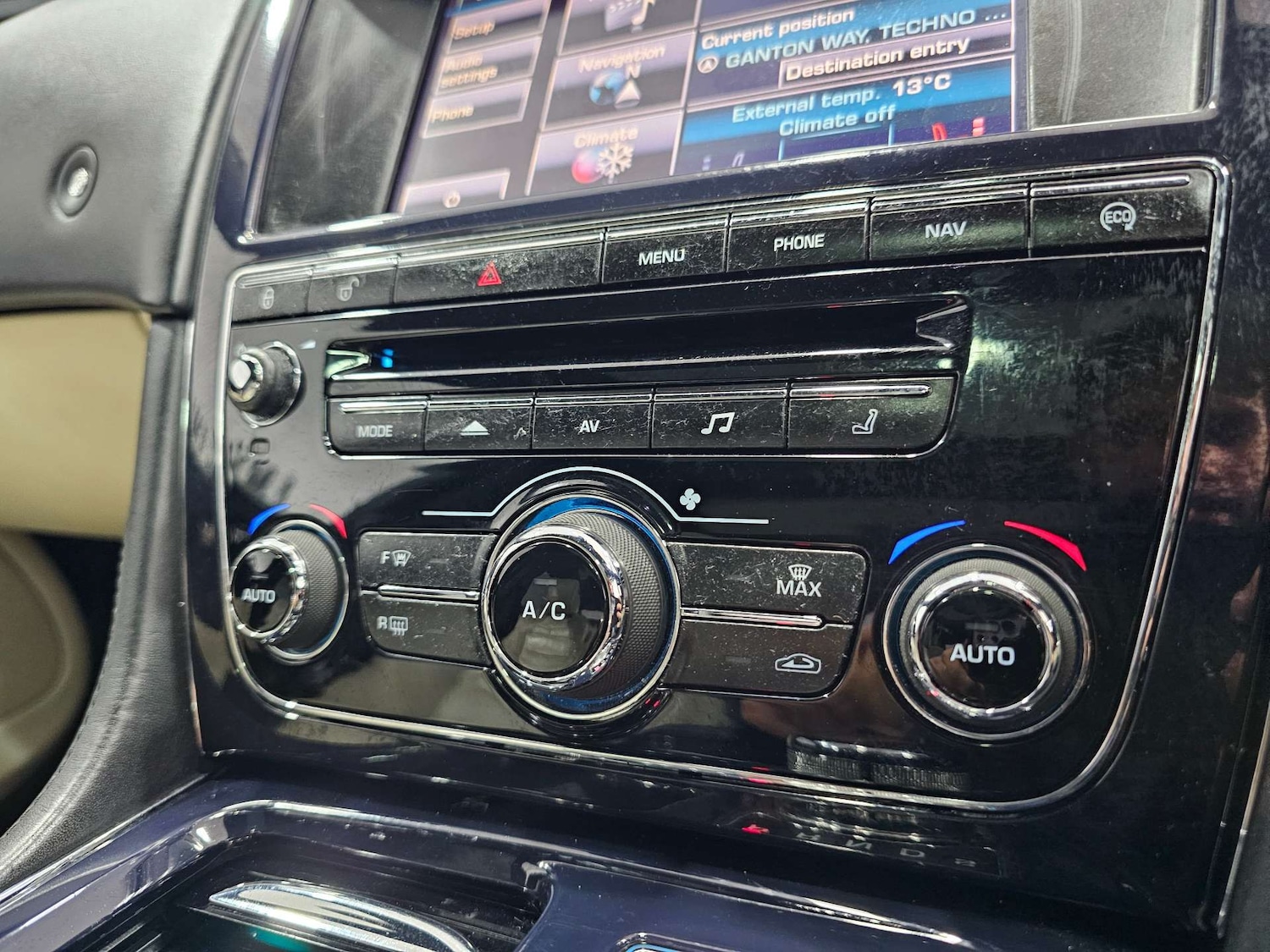 Used Jaguar XJ 2013 for sale - 76972354: Photo 88