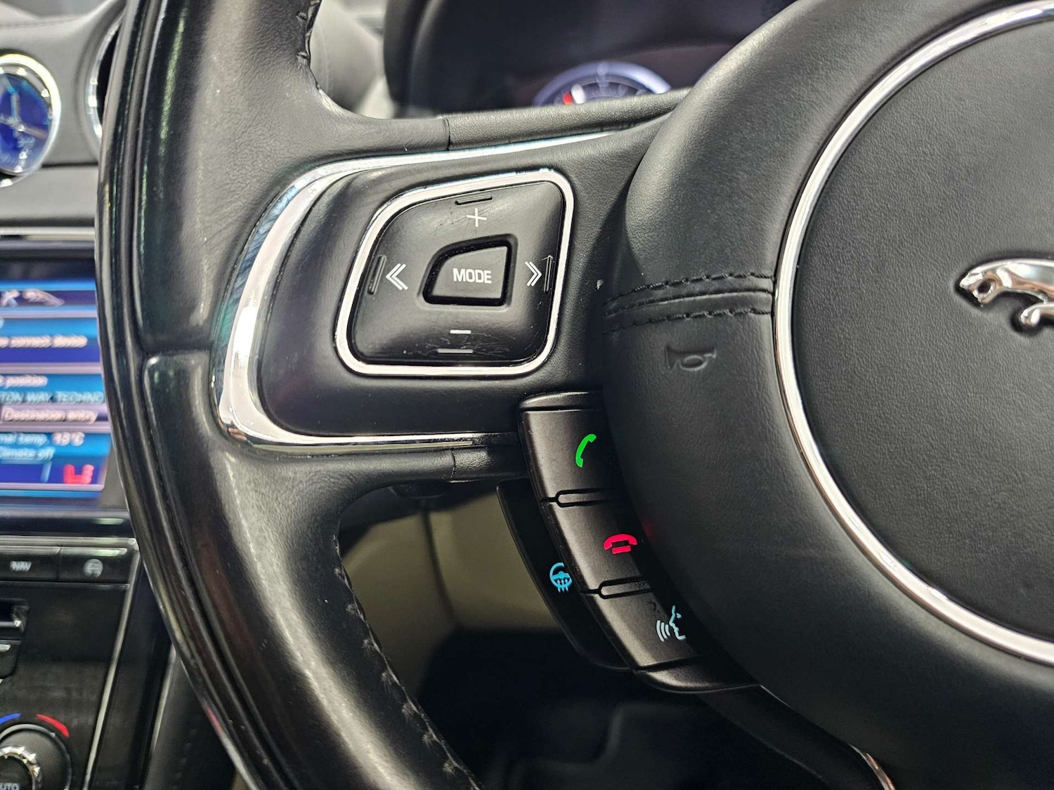 Used Jaguar XJ 2013 for sale - 76972354: Photo 89