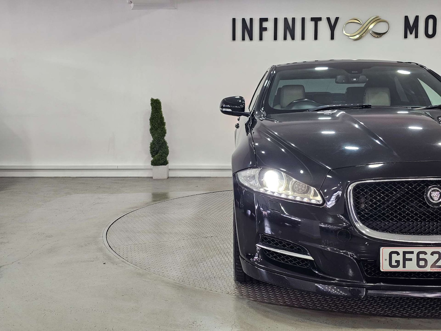 Used Jaguar XJ 2013 for sale - 76972354: Photo 9