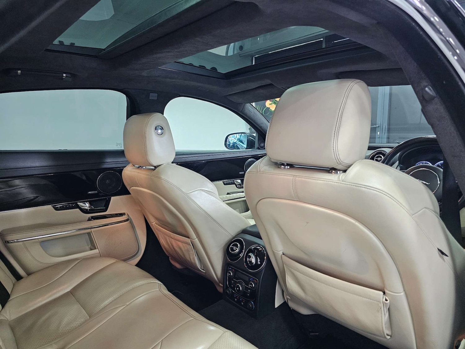 Used Jaguar XJ 2013 for sale - 76972354: Photo 92