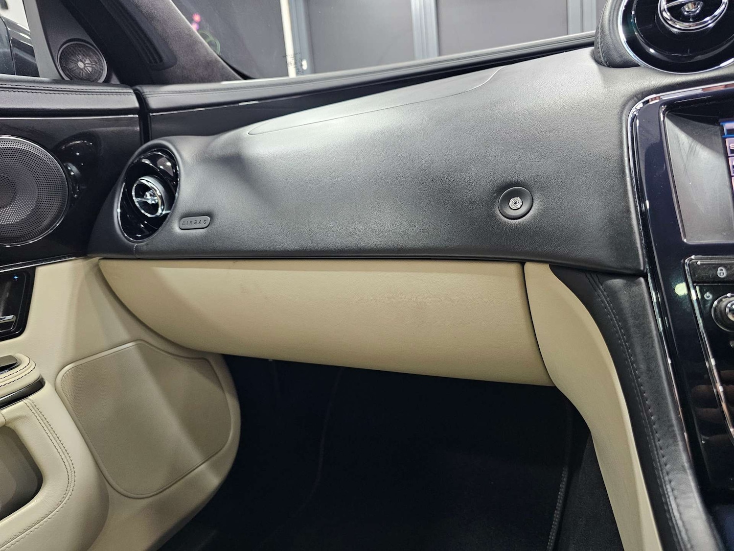 Used Jaguar XJ 2013 for sale - 76972354: Photo 94