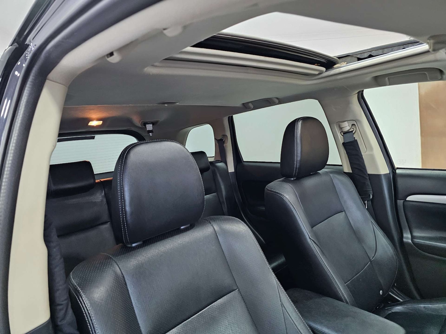 Used Mitsubishi Outlander 2015 for sale - 78218985: Photo 2