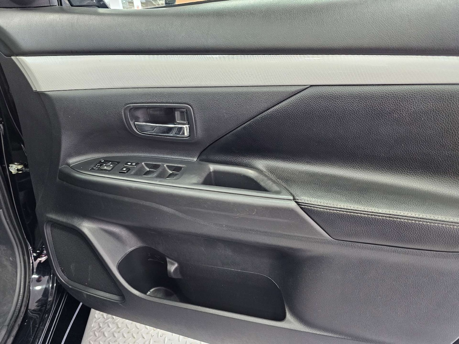 Used Mitsubishi Outlander 2015 for sale - 78218985: Photo 48