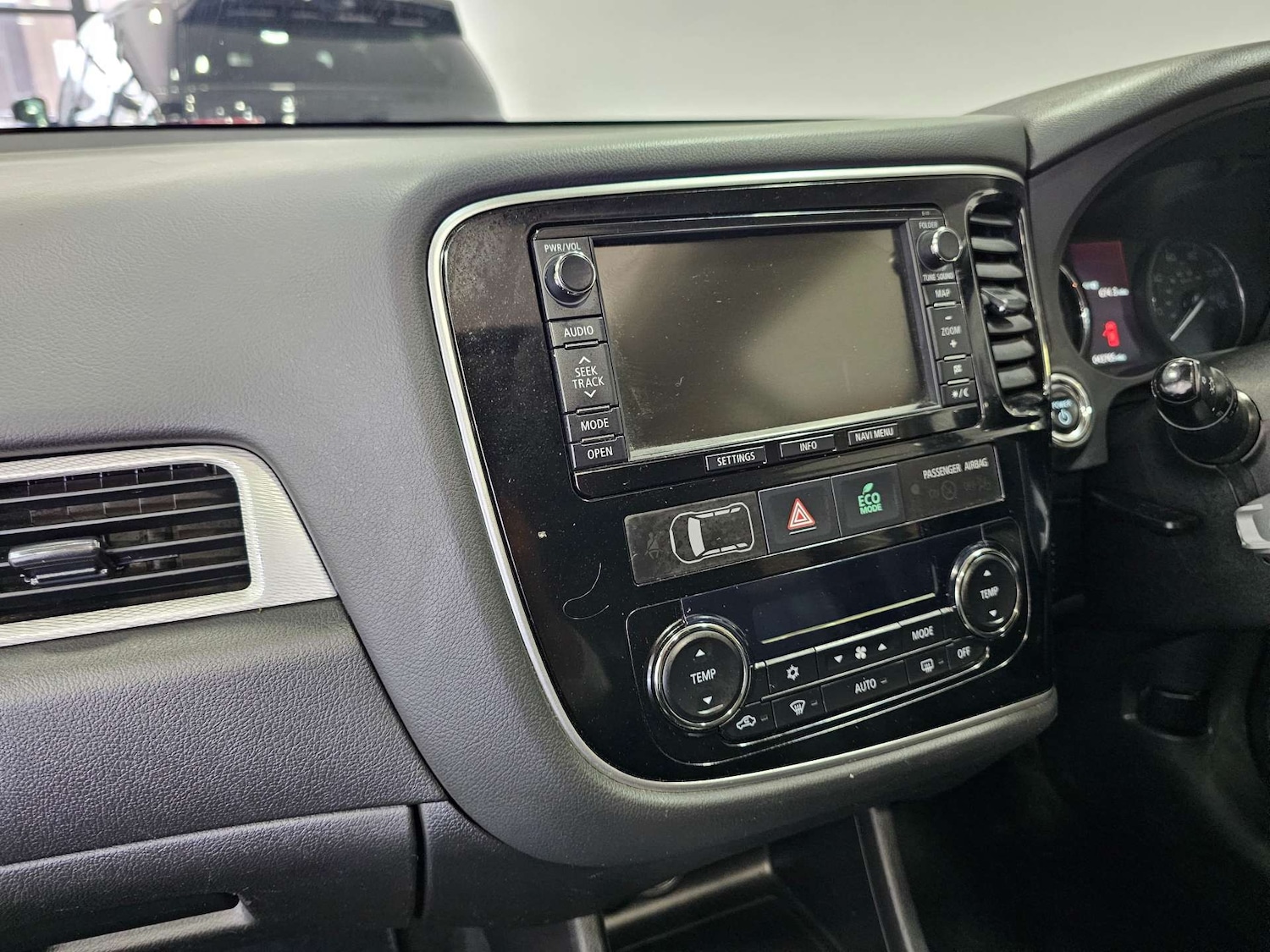 Used Mitsubishi Outlander 2015 for sale - 78218985: Photo 76