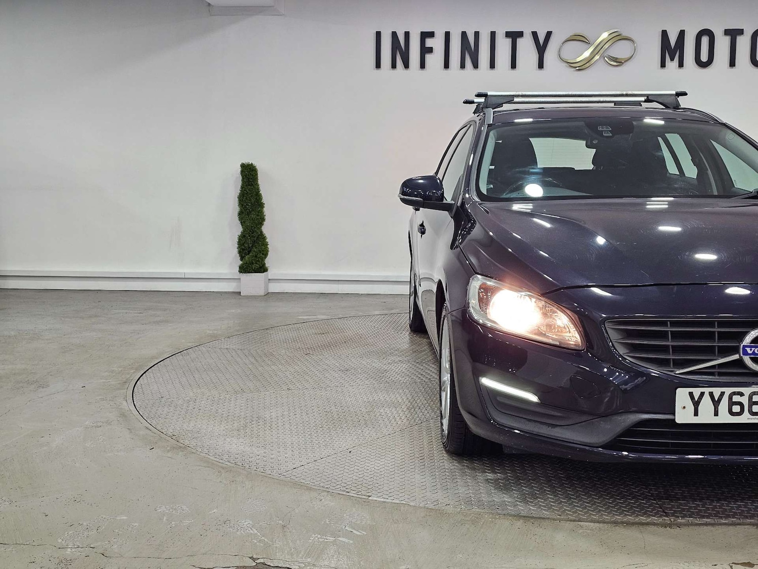 Used Volvo V60 2017 for sale - 76972428: Photo 11