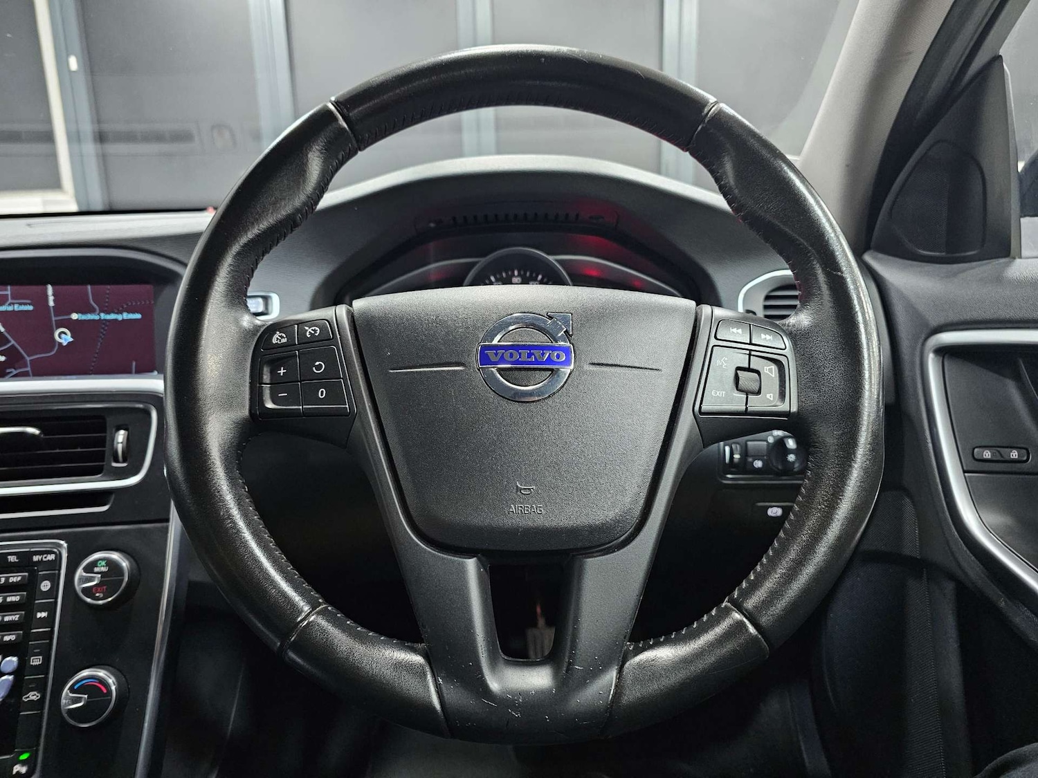 Used Volvo V60 2017 for sale - 76972428: Photo 13